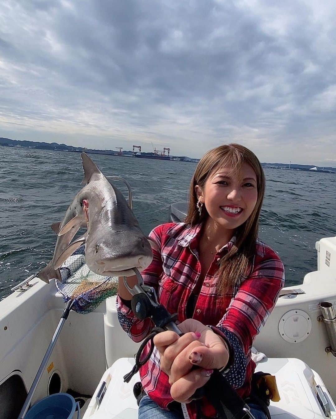 神谷麻美さんのインスタグラム写真 - (神谷麻美Instagram)「#釣りガール ‪🎣‬🥰💖❤️‍🔥💖❤️‍🔥  #サメ　の鋭い目👁かっこいい🦈❤️‍🔥🤩❤️‍🔥 #鮫 ちゃん🦈🦈🦈💕💕💕」11月10日 21時53分 - asamice428