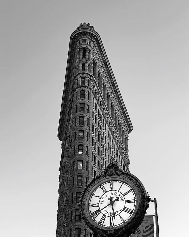 Stephan Wurthのインスタグラム：「NFT #2 Just launched on OpenSea (link in bio). “Flatiron Building 5:40pm NFT #2”. The first series of NFTs are based on my love of New York City with four iconic images of the Flatiron Building and the Empire State Building.  The photographs, taken on an iPhone, are available for purchase at OpenSea. #newyork #nft #flatironbuilding」