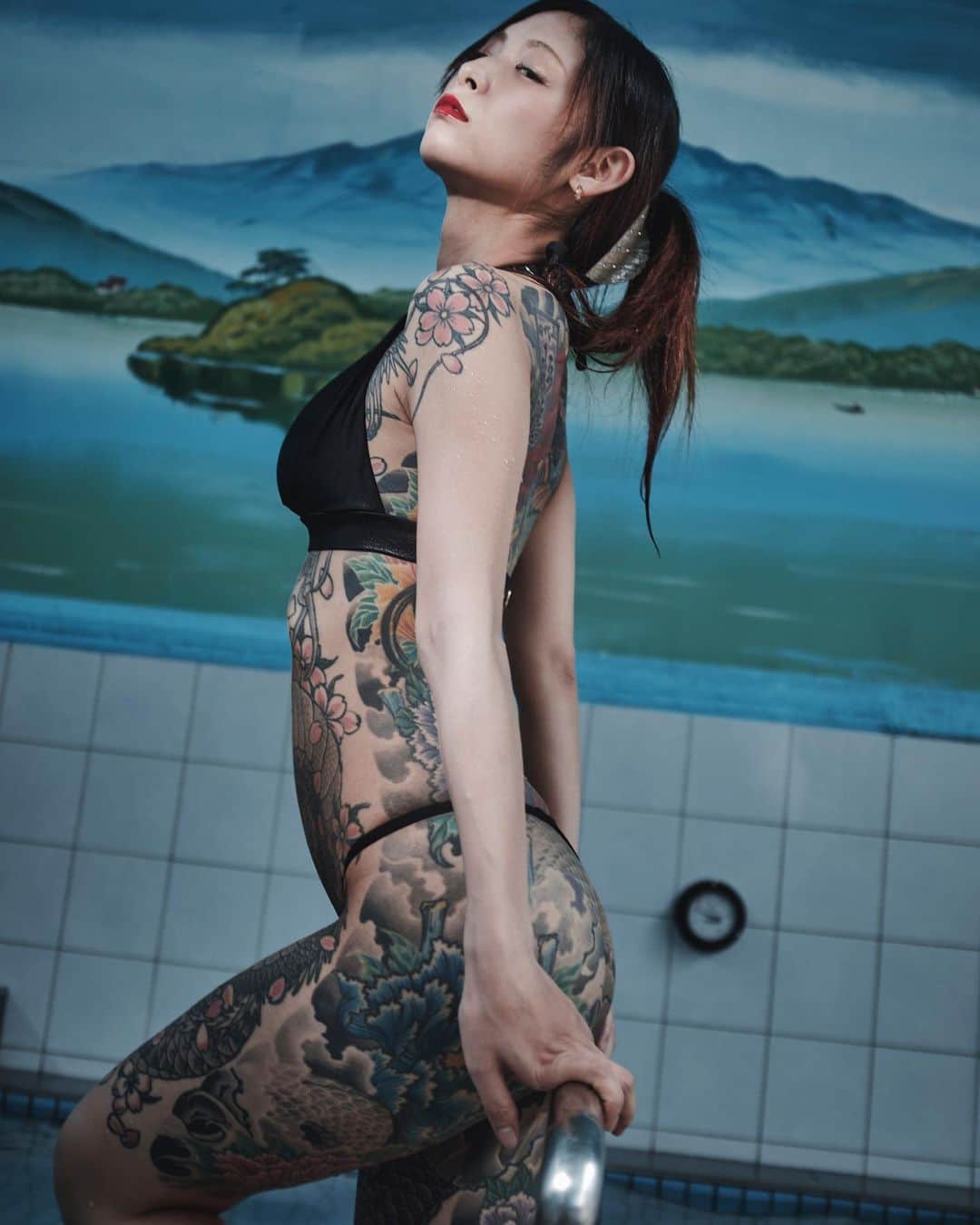 のインスタグラム：「The hot summer is over. Winter is about to start.  Photographer @masarunonoshita   #東京 #撮影 #撮影依頼受付中 #被写体 #モデル #タトゥー #ポートレート #ファインダー越しの私の世界 #刺青 #游姫 #tokyo #portrait #shoot #shooting #tattoo #tattooart #japanesegirl #japanesetattoo #tattoogirl #tattoomodel #asian #asiangirl #photography #photo」