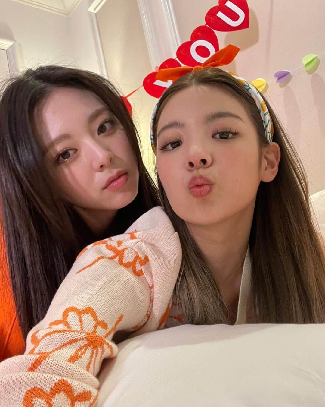 ITZYさんのインスタグラム写真 - (ITZYInstagram)「룸메즈🍊🥰🥳🥳」11月11日 0時01分 - itzy.all.in.us