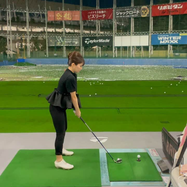 MOMOのインスタグラム：「久しぶりに打ちっぱなし⛳️ 11/1から再開した#神宮ゴルフ にいってきました🏌️‍♀️  再開キャンペーンがやっていて、 期間限定で一球あたりの金額が安くなってた😍 神宮ゴルフ高いからありがたい。。  1時間打ち放題が1,800円だったのでさくっと1時間練習してきました🏌️‍♀️  久しぶりだったからか、トップばっかりで😭😭リハビリが必要そうです😭  #明治神宮ゴルフ #打ちっぱなし #ゴルフ練習 #ゴルフ女子  #ゴルフ好き #ゴルフ初心者  #ゴルフ男子と繋がりたい #ゴルフ場 #golf #golfwear #ゴルフコース #golfgirl #golfswing #골프 #golfstagram  #골프여자 #平日ゴルフ #平日ゴルファー #ゴルフうまくなりたい #ゴルフばか」