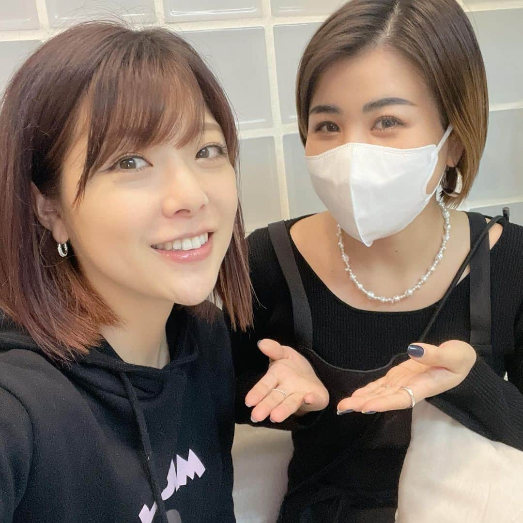 小川麻琴さんのインスタグラム写真 - (小川麻琴Instagram)「お世話になってるネイルサロン @salondelupia_nail さんにてネイルチェーンジ💅✨  今回はフットも同時にお直しして頂きました😌  両方ともダルメシアンジェルをのせてもらったのですが、  ハンドにはグレージュマットのベース、フットには燻んだパープルのベースでデザインして頂きました✨  ハンドとフットでリンクしていて可愛いの😍  今回もとってもお気に入りです😉✨  いつも担当してくれる、もえかちゃん( @lupia_moeka_nail )毎回理想通りに仕上げてくれるし、何と言っても仕事が早いからめちゃくちゃ助かるのです😂  今回も素敵に仕上げて頂きありがとうございました💅❤️  #ネイルデザイン  #ダルメシアンネイル  #ヌーディーネイル  #マットネイル  #ネイルサロン #サロンドルピア  #表参道」11月11日 13時51分 - 1029_makoto