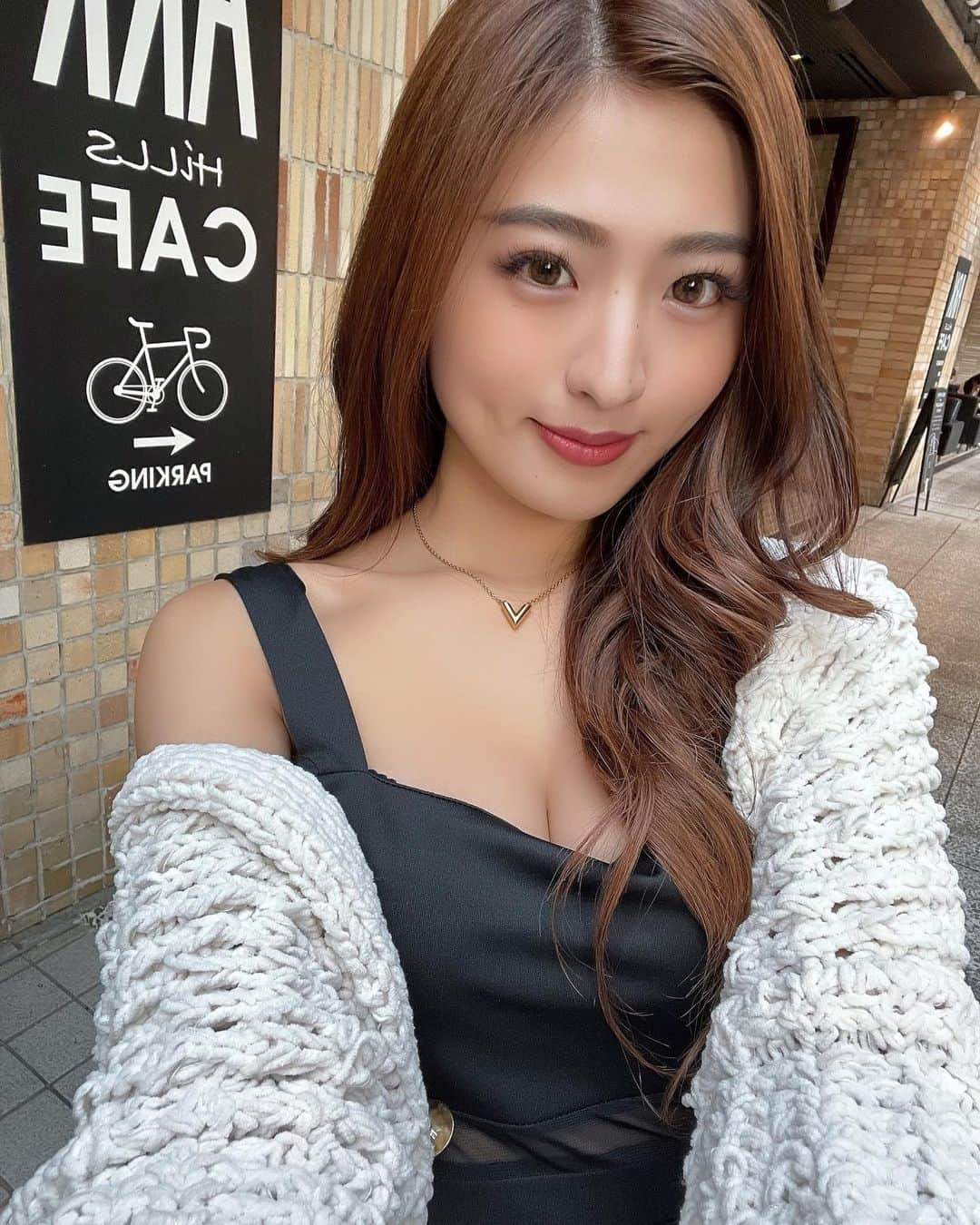MIYABIのインスタグラム：「こんにちは🌞  イカゲームの続きが気になりすぎてます🦑😂  みんなは最近、何見てる？🤔」