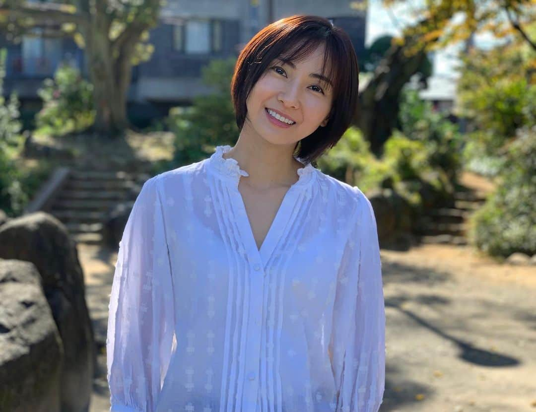 和泉佑三子さんのインスタグラム写真 - (和泉佑三子Instagram)「とーっても良いお天気☀️  ショートだった髪の毛も段々と伸びてきたので見納めに撮っておきました笑！  秋をお外で楽しみましょー🍁」11月11日 15時08分 - izumisae_official