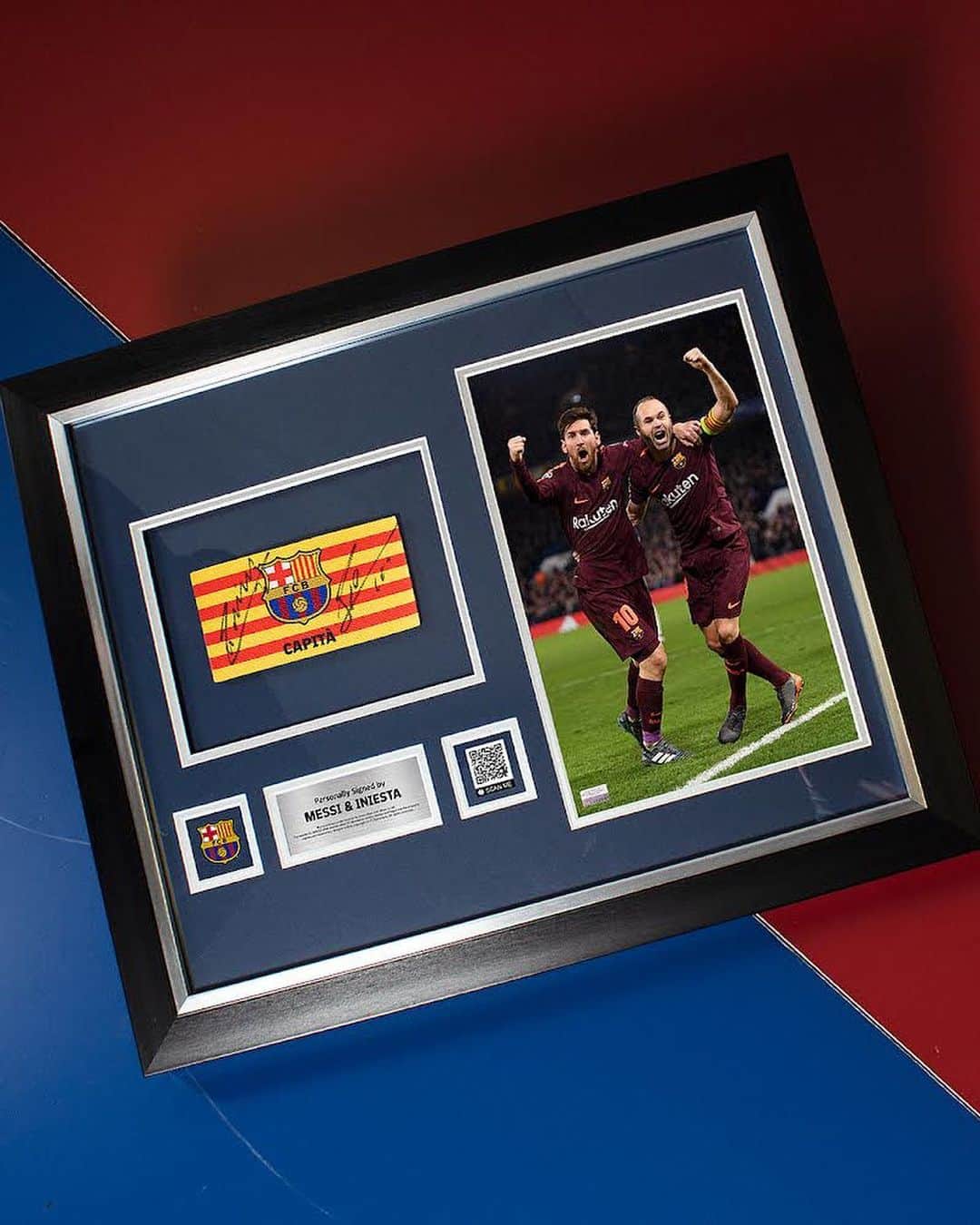 アンドレス・イニエスタさんのインスタグラム写真 - (アンドレス・イニエスタInstagram)「Fue un orgullo durante años poder llevar el brazalete de capitán en el @fcbarcelona. A través de @icons_memorabilia, como partner del Barça y mío; voy a regalar un brazalete de capitán enmarcado y firmado por mí, en Icons.com.   Para participar en el sorteo: 1) Etiqueta a un amigo en los comentarios y 2) seguirme a mí y a @icons_memorabilia. ¡Buena suerte!  I was proud for years to wear the captain's armband at @fcbarcelona. Through @icons_memorabilia, as a partner of Barça, I'm giving away a framed captain's armband signed by me at Icons.com.   To enter the giveaway: 1) Tag a friend in the comments and 2) follow me and @icons_memorabilia. Good luck!」11月11日 15時02分 - andresiniesta8