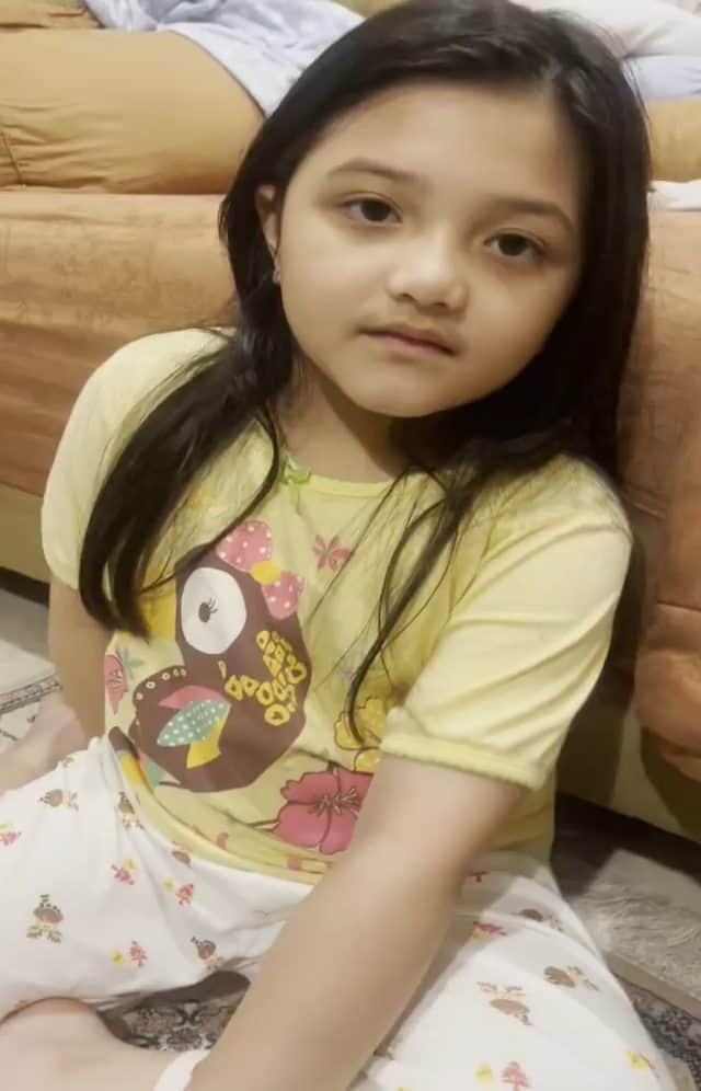 Keluarga A5のインスタグラム：「Reposted from ashanty_ash Cerita kehebohan disekolah😀 @queenarsy km kenapa ngomong nya pinter banget sii, makanan nya keselip di mukenah😀」