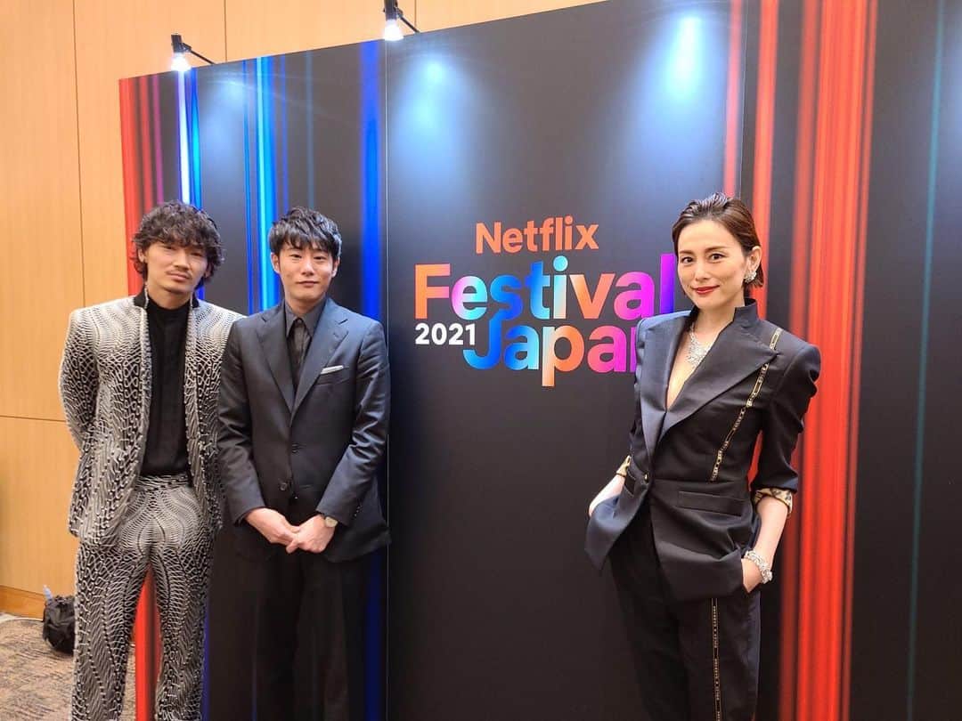 米倉涼子さんのインスタグラム写真 - (米倉涼子Instagram)「昨日「Netflix Festival Japan 2021」に伺いました❗️ いよいよ配信が近づいてきた「新聞記者」 なんと、字幕が31言語もあります🤭 日本の方はもちろん、世界中の色んな方に見て貰えたらいいなという気持ちでいっぱいです！  I visited Netflix Festival Japan 2021 yesterday❗️ Its release date finally approaching, The Journalist will be subtitled into an amazing 31 languages🤭  I am so hoping that viewers around the world will enjoy The Journalist as much as our local viewers in Japan!  #新聞記者 #netflix @go_ayano_official @michihito_fujii」11月11日 10時49分 - ryoko_yonekura_0801