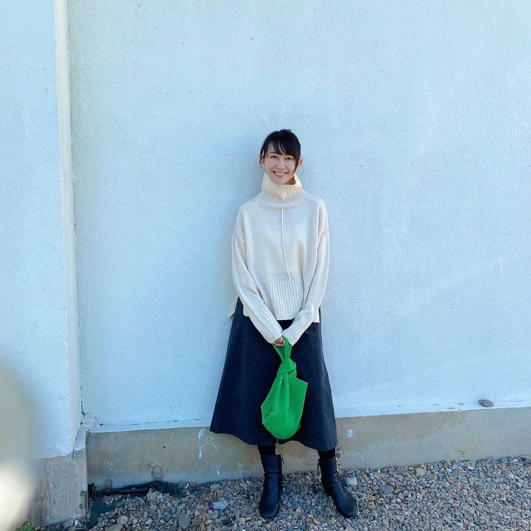 森口瑤子さんのインスタグラム写真 - (森口瑤子Instagram)「. . お気に入りのニットバッグ。大好きな @maiko_kirara  ちゃんのデザインです。 友人とのランチにも撮影現場にも、もちろん観劇にも大活躍。 私はbag in bag としても使わせていただいております(*^^*) 春花きららちゃんの出店している日比谷シャンテでのポップアップショップは14日までですのでご興味のある方は是非♡ .  #春花きらら ちゃん  #ニットバッグ  #洗えるバッグ  @applause_japan . ※編集してたら間違えて1度消してしまいました💦ごめんなさい〜。」11月11日 11時43分 - yokomoriguchi_official