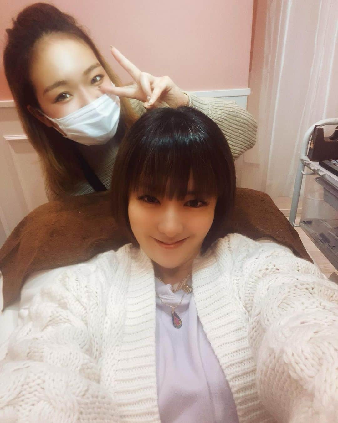 希良梨のインスタグラム：「マツエク☆ 久しぶりに始めたー！！  @richelle_kannai   ありがとうございました🙏💖  #リシェル #マツエク #美容」