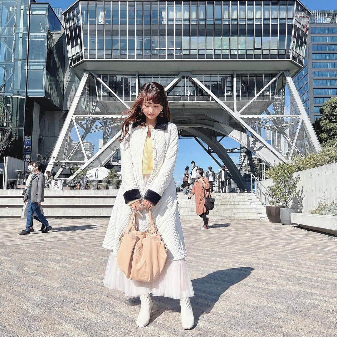 加藤里奈さんのインスタグラム写真 - (加藤里奈Instagram)「⋆ ootd❤︎  tops〻 @chou_chou_ma_cheri  skirt〻 @grl_official  coat〻 @pellicule____official  bag〻 @loewe  earrings〻 @etoilefilante.official   #ootd #fashion #instafood #instagram  #hairstyle #outfit #code #instafashion  #ファッション #撮影 #ヘアスタイル #ヘア  #コーディネート #コーデ #今日の服」11月11日 13時01分 - katoco0326