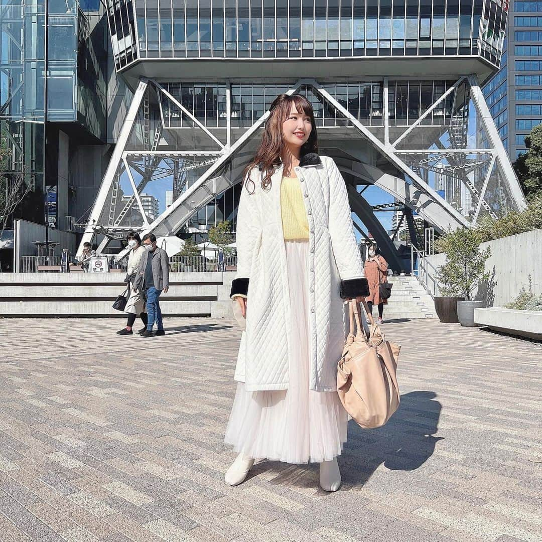 加藤里奈さんのインスタグラム写真 - (加藤里奈Instagram)「⋆ ootd❤︎  tops〻 @chou_chou_ma_cheri  skirt〻 @grl_official  coat〻 @pellicule____official  bag〻 @loewe  earrings〻 @etoilefilante.official   #ootd #fashion #instafood #instagram  #hairstyle #outfit #code #instafashion  #ファッション #撮影 #ヘアスタイル #ヘア  #コーディネート #コーデ #今日の服」11月11日 13時01分 - katoco0326