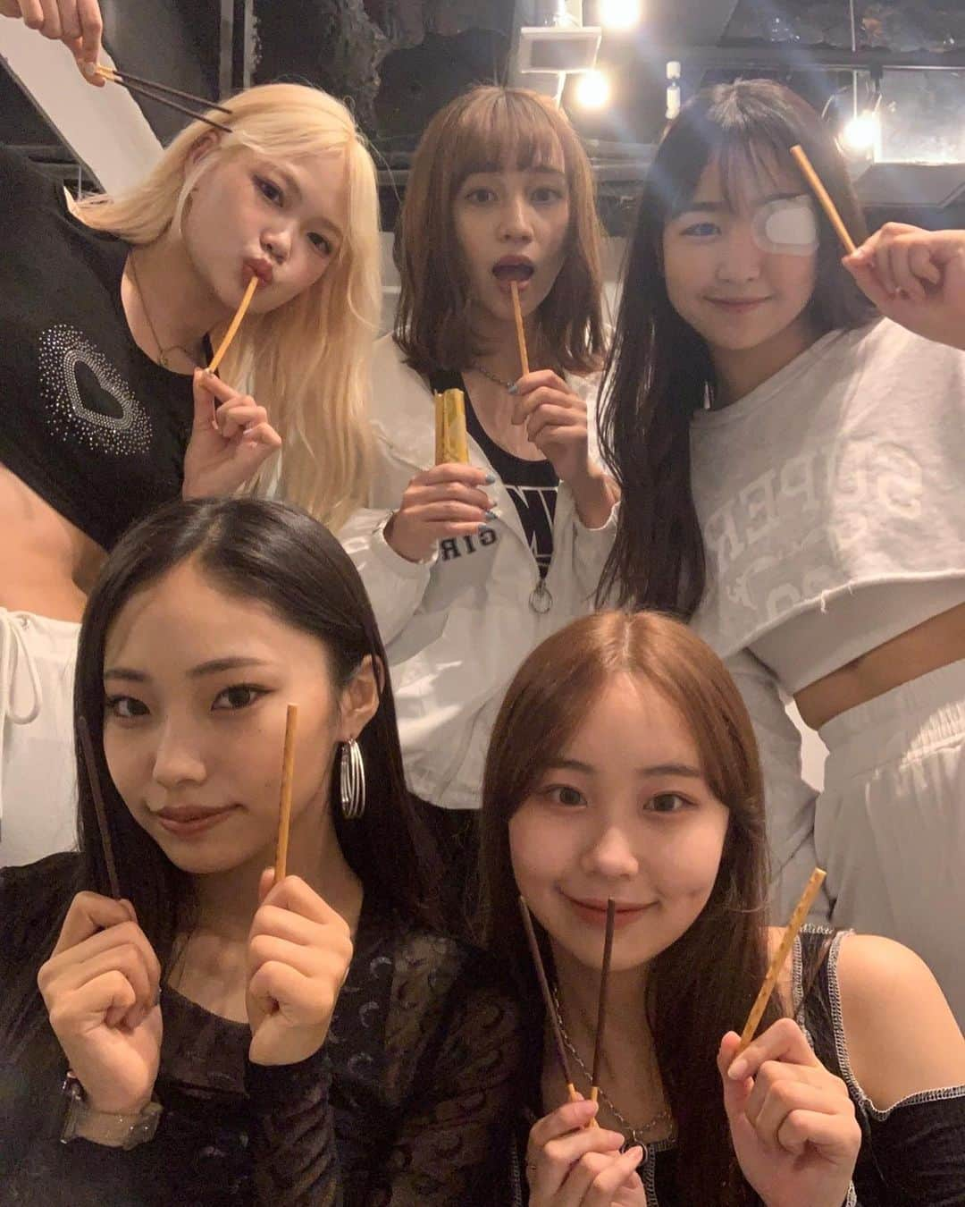 MAGICOURのインスタグラム：「1111🤎❤️🤎❤️  YUME @dorifarm_yume14  MICHU @mxx.____29  RICOPA @ricopa_lu  KIRARI @kiraran___12  KOKONA @kokoyogi_tan  #ポッキーの日 #magicour #マジックアワー」