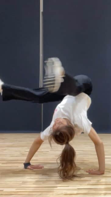 のインスタグラム：「Good night 😪💤 . おやすみなさい💫 . . . . #bboy #bgirl #breakdance #2000 #acrobatic  #kose #kose8rocks  #underarmour #powermoves #breaking #powermoves  #アンダーアーマー  #ブレイクダンス」
