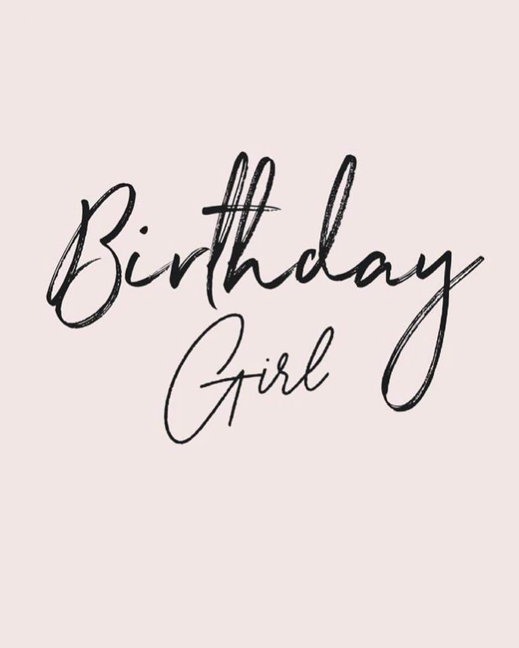 Jessica Weaverさんのインスタグラム写真 - (Jessica WeaverInstagram)「BIRTHDAY GIRL 🥳🎂🎉  #scorpioseason #scorpio   What sign are you?!」11月12日 0時07分 - jessicakes33