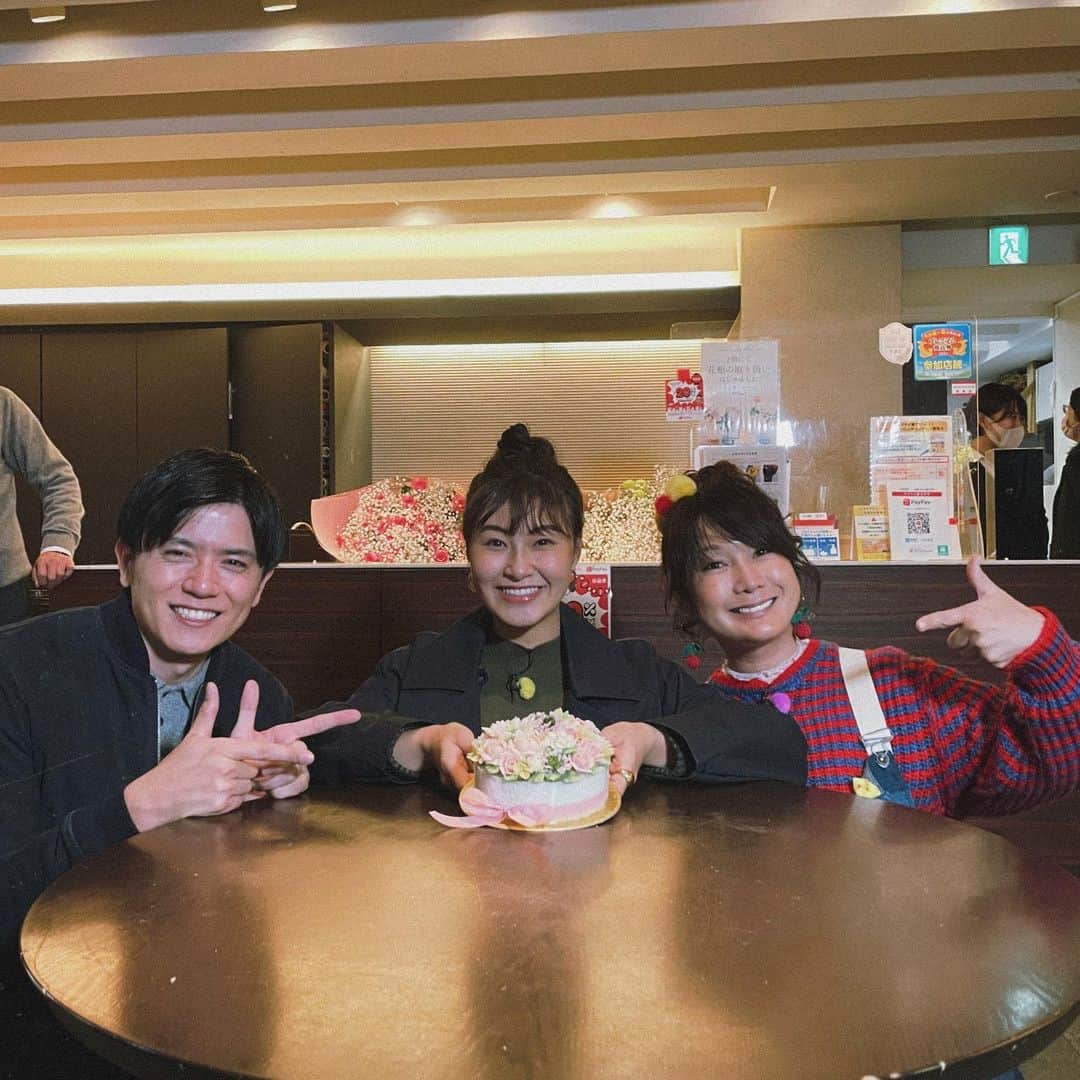 村上佳菜子のインスタグラム：「...  わーい！❤️❤️❤️ . . . #デラメチャ気になる @deramecha_tva  #ニュースOne @syuzai_newsone」