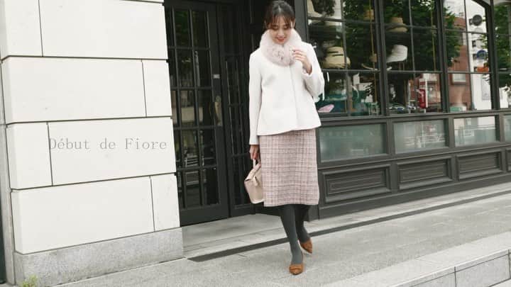のインスタグラム：「🔸coat style🔸 ⁡ ファー衿ショートコート ¥42,900(LAISSE PASSE) カラーツイードタイトスカート ¥19,800 ⁡ ⁡ 🔸LUMINE 10%OFF🔸 ⁡ 11/12(Fri)-21(Sun) ルミネカードのご利用で10%OFF!! ⁡ ⁡ 🔸Insta Live🔸 ⁡ 11/11(Thu)21:15〜 ルミネエスト新宿店より開催🙌 ⁡ 人気のコートランキングをご紹介します♪ ⁡ 配信アカウント →LAISSE PASSE公式Instagram ( @laisse_passe ) ⁡ ぜひご視聴ください😊🎀 ⁡ ⁡ ⁡ ⁡ #レッセパッセ #laissepasse #デビュードフィオレ #debutdefiore  #laissepasseonlinestore #レッセパッセオンラインストア #新作 #ワンピース #ワンピースコーデ #スカート #スカートコーデ #プリント #プリントワンピース #プリントスカート #ニット #ニットコーデ #コート #コートコーデ #コートスタイル #イベント #イベントスタイル #お出かけ #お出かけスポット #お出かけコーデ #クリスマス #オフスタイル #お仕事スタイル #お仕事コーデ  #ルミネ #ルミネカード」