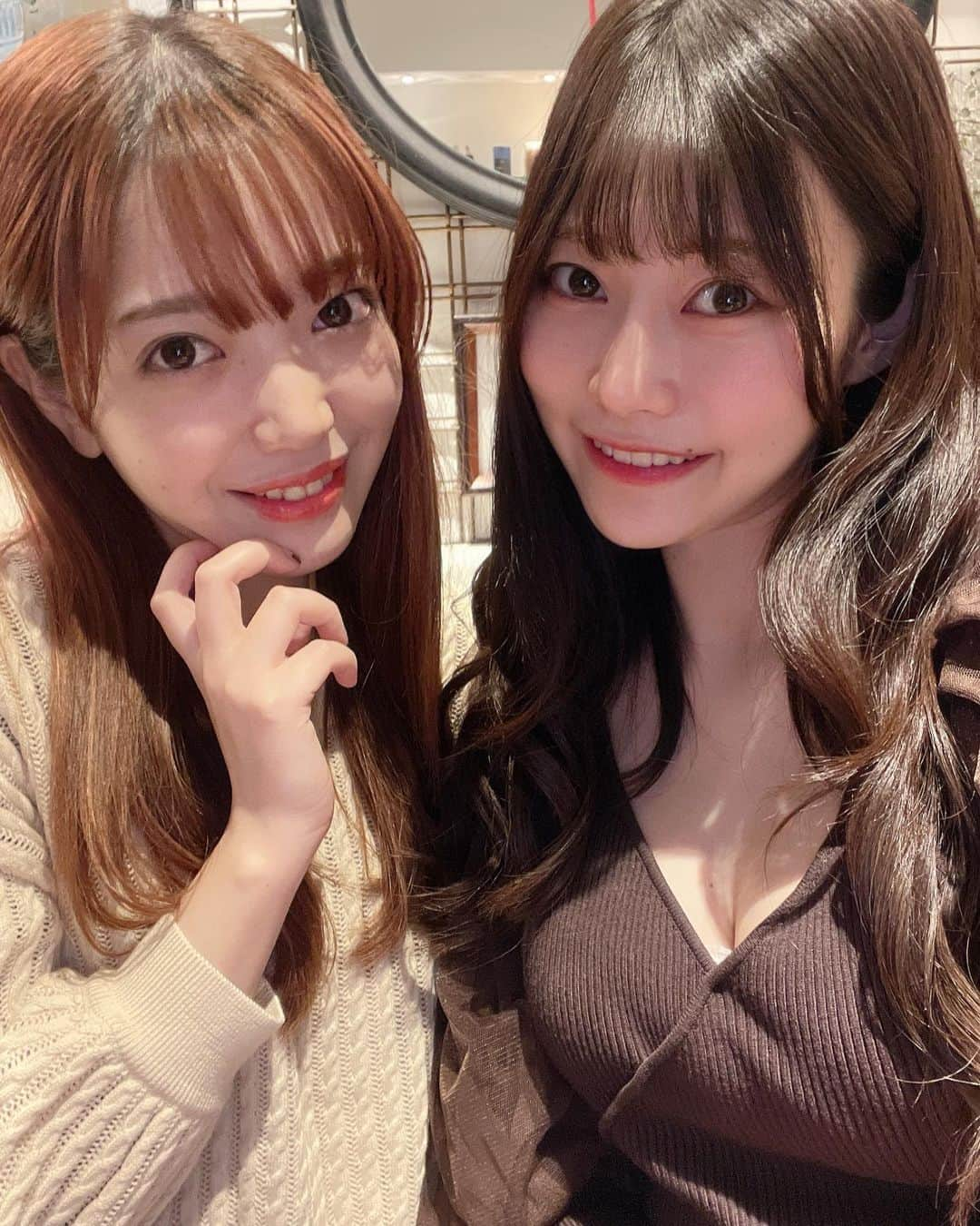 桃里れあさんのインスタグラム写真 - (桃里れあInstagram)「🍻 ・ ・ りっちゃん @riiisa0612 と赤坂にある牡蠣と和牛の奴隷 @kakitowagyunodorei でしゃぶしゃぶしたときの投稿🐮💕 名前のインパクトが強くて、私がお店の名前間違えて伝えてるってりっちゃんに思われてた😂 ・ ・ こうやって卓上サーバー設置で席を立たずにセルフ飲み放題ができるのは楽しいっ( ˙꒳​˙ )♡ ・ A5ランク黒毛和牛のしゃぶしゃぶ食べ飲み放題プランもあるそう…気になる🥺✨ ・ ・ りっちゃんとカフェも行ったのでまた投稿します☕️♡ ・ ・  #港区グルメ #港区ディナー #赤坂グルメ #赤坂ランチ #赤坂ディナー #黒毛和牛 #オイスターバー #飲み放題 #和牛 #a5ランク #牡蠣と和牛の奴隷 #鍋パ #しゃぶしゃぶ #お姉さん #薬膳鍋 #薬膳料理 #すき焼き #グルメ好きな人と繋がりたい #グルメ女子 #女子会 #女子会パーティー #デート #飲み会」11月11日 16時37分 - rea_momosato