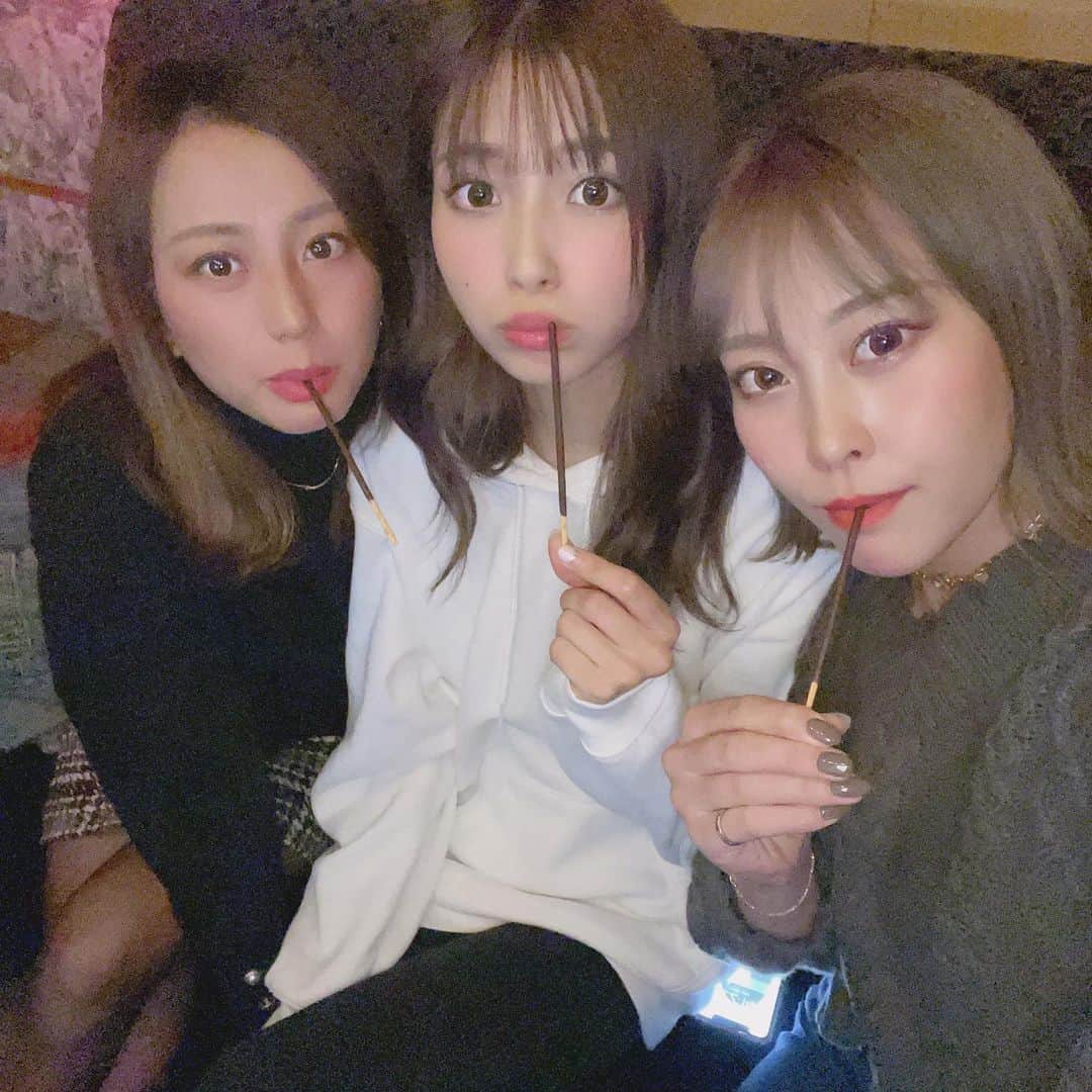 のインスタグラム：「. ポッキーの日🍫 . たまにはこんな写真も🥰 . . #ゴルフ #ゴルフ女子 #ゴルフウェア #ゴルフコーデ #ゴルフ女子の休日 #golf #ポッキー #11月11日 #ポッキーの日 #🍫 #プライベート」