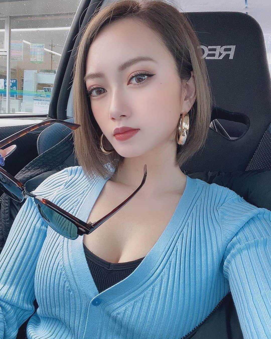 美女美容事情さんのインスタグラム写真 - (美女美容事情Instagram)「《車好きショート美女❤︎🌻🚙》 *⁠ 今回ご紹介させて頂きますのは!!👀❤︎⁠⠀ Aiさん< @ai_0425_ >の素敵なお写真📸⁠⠀⁠⠀⁠⠀⁠ * 美しくて車好きとは最高です💓🚗 こんな美女と一緒にドライブ⁠行きたいです🥰✨ *⠀⁠⠀⁠⠀⁠⠀⁠⠀ Aiさん< @ai_0425_ > ⁠⠀⁠⠀⁠⠀⁠⠀ 素敵な投稿ありがとうございました☺️📸✨ *⠀⁠⠀⁠⠀⁠⠀⁠⠀ Aiさんのアカウントには他にも素晴らしい投稿が沢山ありますので是非覗いてみてくださいね💁‍♀️💙⁠⠀⁠⠀⁠⠀⁠⠀ *⠀⁠⠀⁠⠀⁠⠀⁠⠀ △▼△▼△▼△▼△▼△▼△▼△▼△▼ ⁠⠀⁠⠀⁠⠀ ❤🧡💛「美女美容事情」💚💙💜⠀⠀⠀⠀⠀⠀⠀⠀⠀⠀⠀⠀⠀⠀⁠⠀⁠⠀⁠⠀⁠⠀⁠⠀ 👇掲載ご希望の方は👇⠀⠀⠀⠀⠀⠀⠀⠀⠀⠀⠀⠀⠀⠀⠀⁠⠀⁠⠀⁠⠀⁠⠀⁠⠀ @b_b_j.jタグ付けと🖤 #ビジョビ ⁠⠀ 🖤タグ付けお願いします✨⠀⠀⠀⠀⠀⠀⠀⠀⠀⠀⠀⠀⠀⠀⠀⁠⠀⁠⠀⁠⠀⁠⠀⁠⠀ △▼△▼△▼△▼△▼△▼△▼△▼△▼ ⁠⠀⁠ #撮影モデル  #カーディガンコーデ  #自撮り女子  #谷間　#車好き女子  #大阪撮影　#関西モデル　#関西サロンモデル　 #加工画像  #ボブ  #ショートカット女子  #ショートヘアアレンジ  #ショートカット」11月11日 17時39分 - b_b_j.j