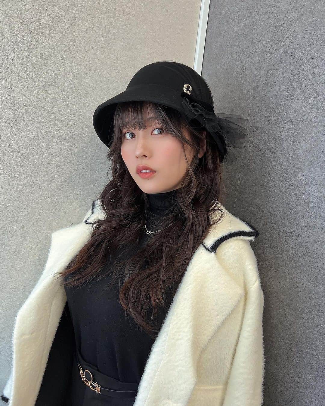 のインスタグラム：「今月も上野さんにメンテナンスして頂きました✂️ トリートメントで、傷んだ髪も復活したよ〜( ᵒ̴̶̷̤໐ᵒ̴̶̷̤ )♡ お洋服とかタグ付けしてます🙌🏻  #ca4la #zara #黒ニット #プチプラファッション通販 #韓国ファッション通販 #かわいい子供服 #秋冬コーデ #etlish #pr」