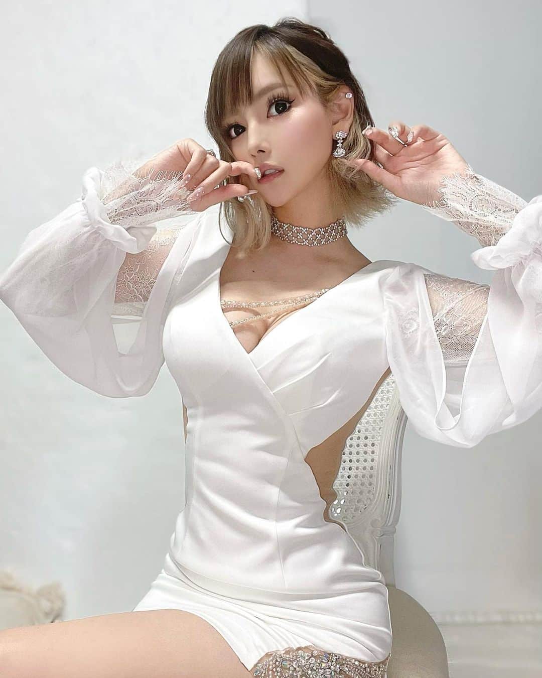 葉月芽生さんのインスタグラム写真 - (葉月芽生Instagram)「🤍👼🏻🏹  めいのイチオシドレスが 本日販売開始したよーっ🤍  そして、本日の23:59まで スペシャルセールやってるのでチェックしてみてね☑️💕💕 @angelr_dress   #angelr  #model  #dress  #new  #white  #cute  #エンジェルアール  #ドレス  #新作  #葉月芽生」11月11日 19時08分 - mei_hazuki