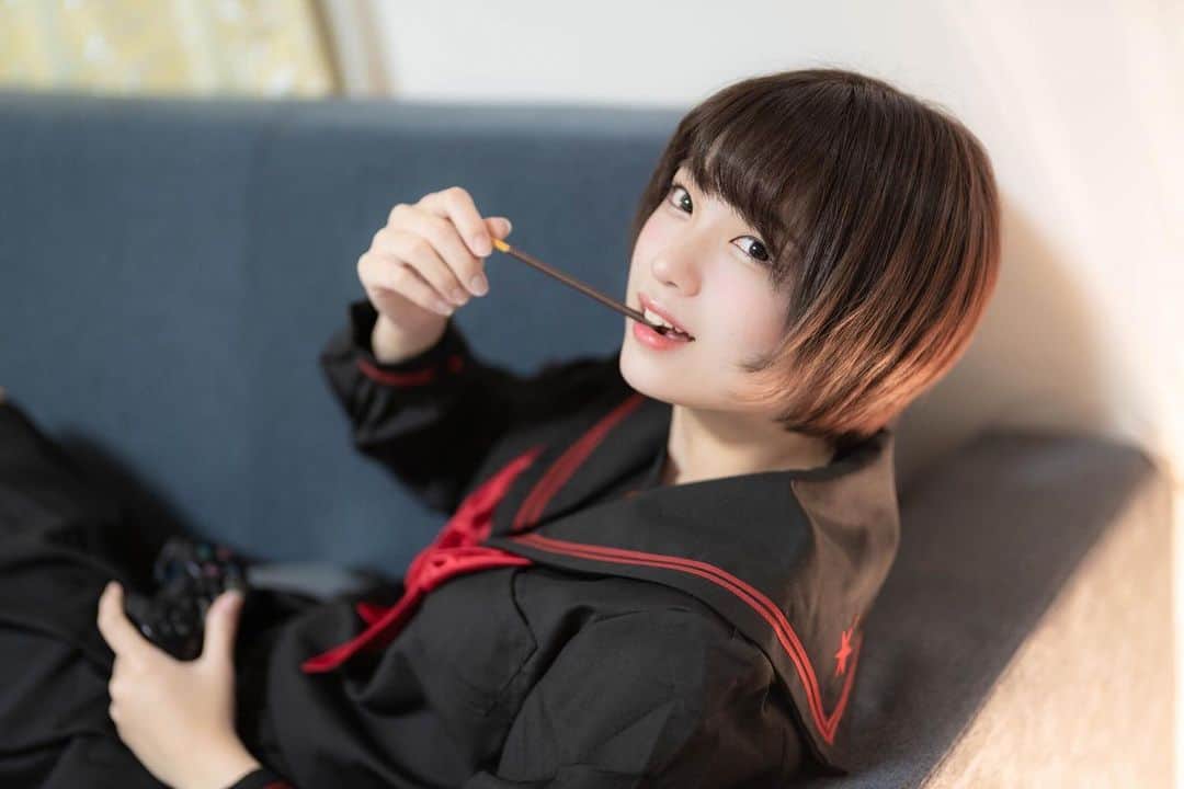 寝々ねねこのインスタグラム：「過去の写真やけどポッキーの日〜 。 #撮影 #ポートレート #ポートレートモデル #被写体 #撮影モデル #サロンモデル #ゲーマー女子 #ゲーム #ボブ  #制服  #爽やか #青春 #ショートヘア #ショートカット #ショート #ショートボブ #shorthair #short #ポッキー #pocky #shortcut #ポッキーの日 #game #japanesegirl #黒髪ショート #shortbob#japanese #黒セーラー #セーラー服 #good_portraits_world」