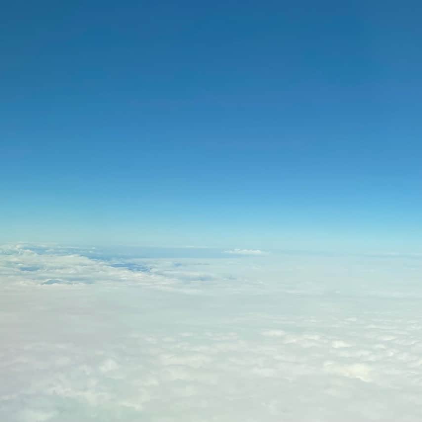 大野いとのインスタグラム：「空の上、素敵な景色だったよ😌✈️」