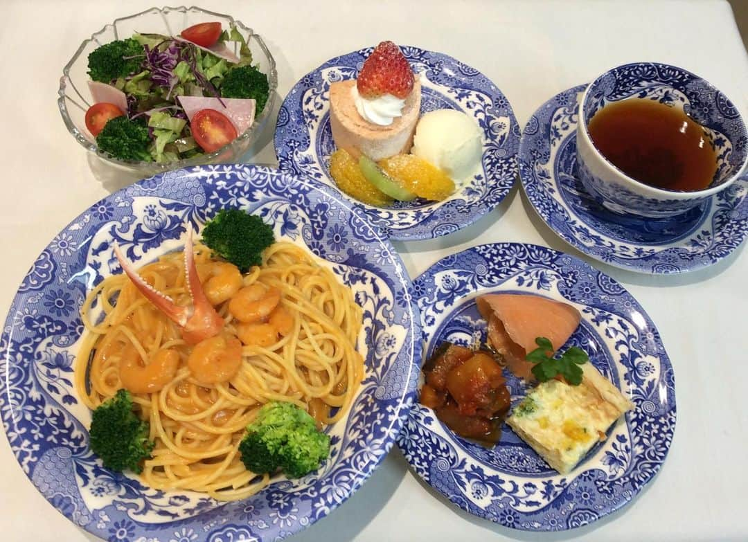 TRAMCAFE 西武池袋本店のインスタグラム：「クリスマス期間限定メニューの パスタコース カニ・エビのクリームパスタです。 #池袋グルメ  #池袋カフェ  #池袋ランチ  #池袋ディナー  #池袋スイーツ  #西武百貨店池袋店  #池袋デート」