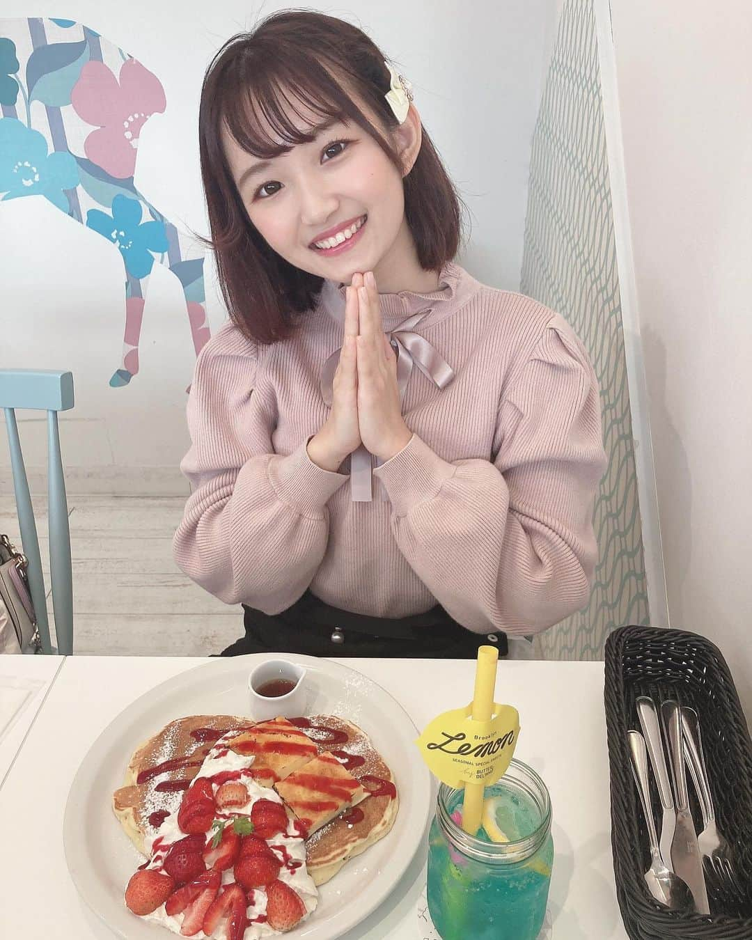 音井結衣さんのインスタグラム写真 - (音井結衣Instagram)「🍴🥞pancake break🥞🍴 パンケーキ嬉しくていつもより自然な表情をあげるね ・*:..｡o○☼*ﾟ・*:..｡o○☼*ﾟ・*:..｡o○☼*ﾟ #ボブヘアー  #パンケーキ  #錦糸町カフェ  #カフェ  #フレンチガーリー  #japanesegirl  #pancakes  #cafe  #breaktime  #animegirl  #kawaii  #instadaily  #food  #foodstagram  #instagood  #てぃっくとっく  #tiktok  #tiktokers  #naturalsmile  #like4likes  #followme  #share  #yummy  #kawaiigirl  #uwu  #いいね返し  #流行り」11月11日 21時00分 - otoi_yui_19