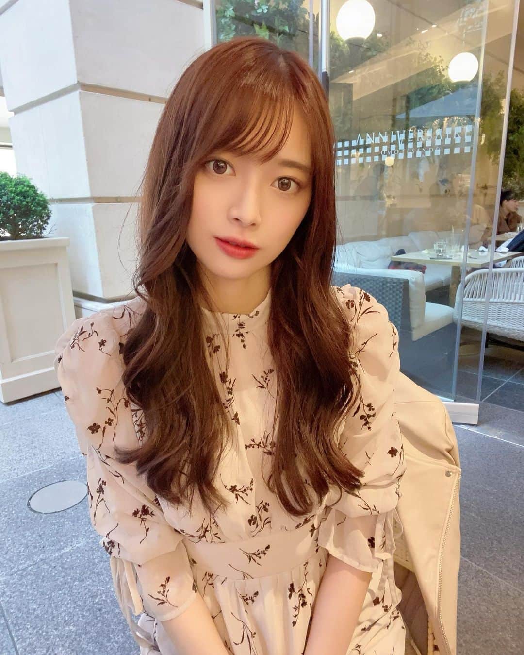 藤田いろはのインスタグラム：「彼女とデートしたって使ってもいいよ🤔 ⁡ ⁡ ⁡ ヨシンモリ目指して頑張って巻いたんだけど、やっぱりヘアメイクさんがいつもやってるみたいに上手くいかなくて偉大すぎた🥺尊敬 生誕祭では仲良しのヘアメイクさんにお願いしたので可愛い髪型にしてもらうんだ〜るん🐰 ⁡ 今週土曜日の生誕祭、あと1部と2部が2人ずつ募集中です✨ 1部と2部の合間の13:30〜14:30でチェキ会も行います！そちらは予約不要なのでそちらもお気軽に遊びに来てねー！！！ 詳しくはTwitterちぇけら！」
