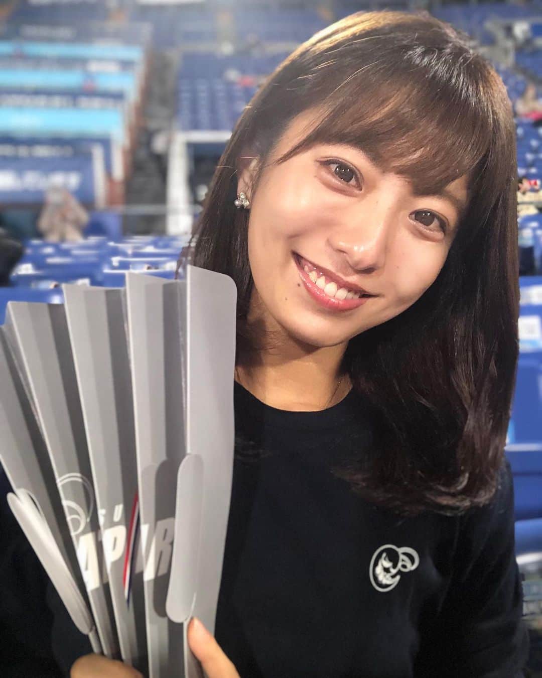 のインスタグラム：「🐛 . 同期チアみんなでアメフト応援🏈 親友が可愛いんですよ、ほんとうに🥰 @sachikodayoooo  . ロンT欲しかったから 買えてよかった😂😂 これで立派なキャタファン💘」