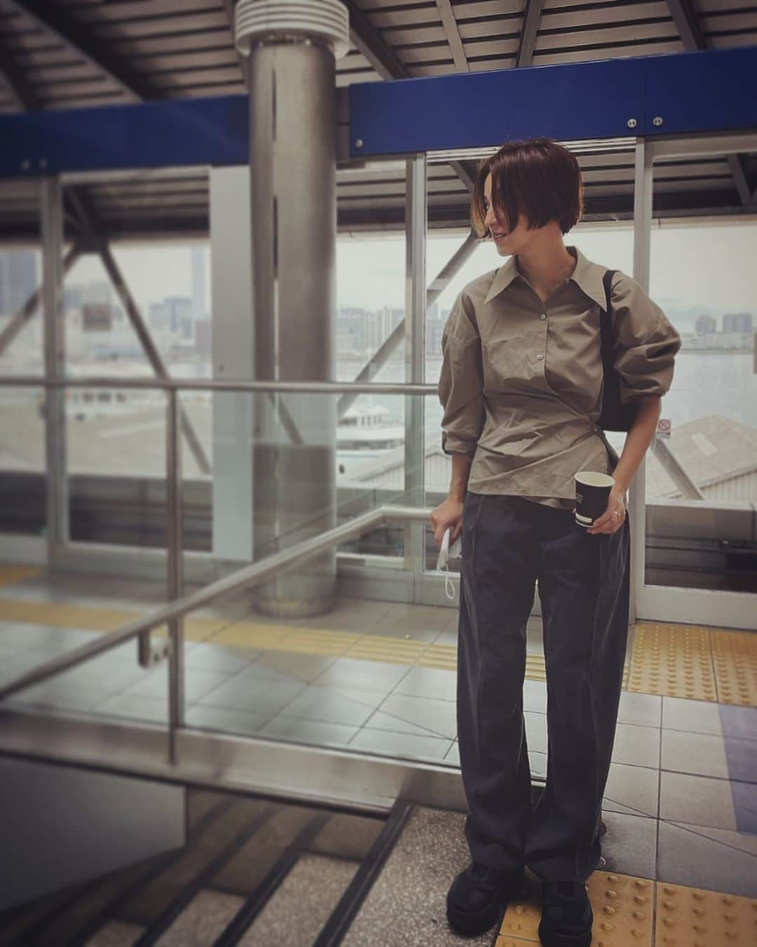 中村アンさんのインスタグラム写真 - (中村アンInstagram)「🚟🚏🚦 @lemaire_official / Shirt & Bottom @therow / Bag @commedesgarcons / Shoes」11月11日 21時58分 - cocoannne