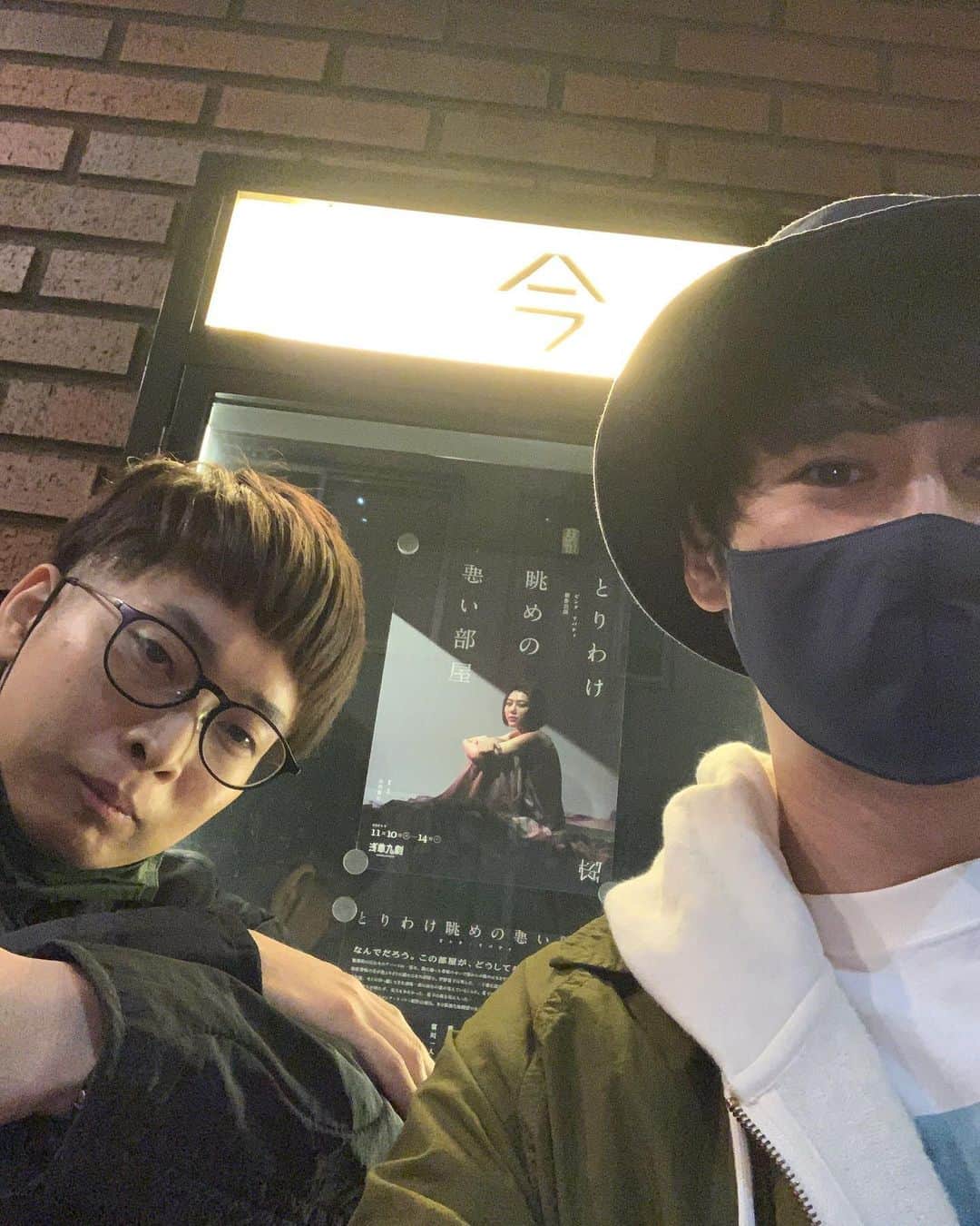 多田智佑のインスタグラム：「初めてがっつりお芝居を見ました！ バイクさん誘ってくれてありがとうございました！ 昔一緒にインディーズライブとか出てた山西が脚本.演出を手がける舞台 『とりわけ眺めの悪い部屋』 めちゃくちゃおもろかったです！！ 山西すげーなー！！  #ピンクリバティ」