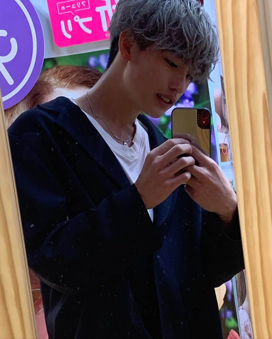 のインスタグラム：「鏡で写真撮るのハマってます。 #かがみ  #mirrorselfie  #へあせっと  #セルフセット  #無造作ヘア」