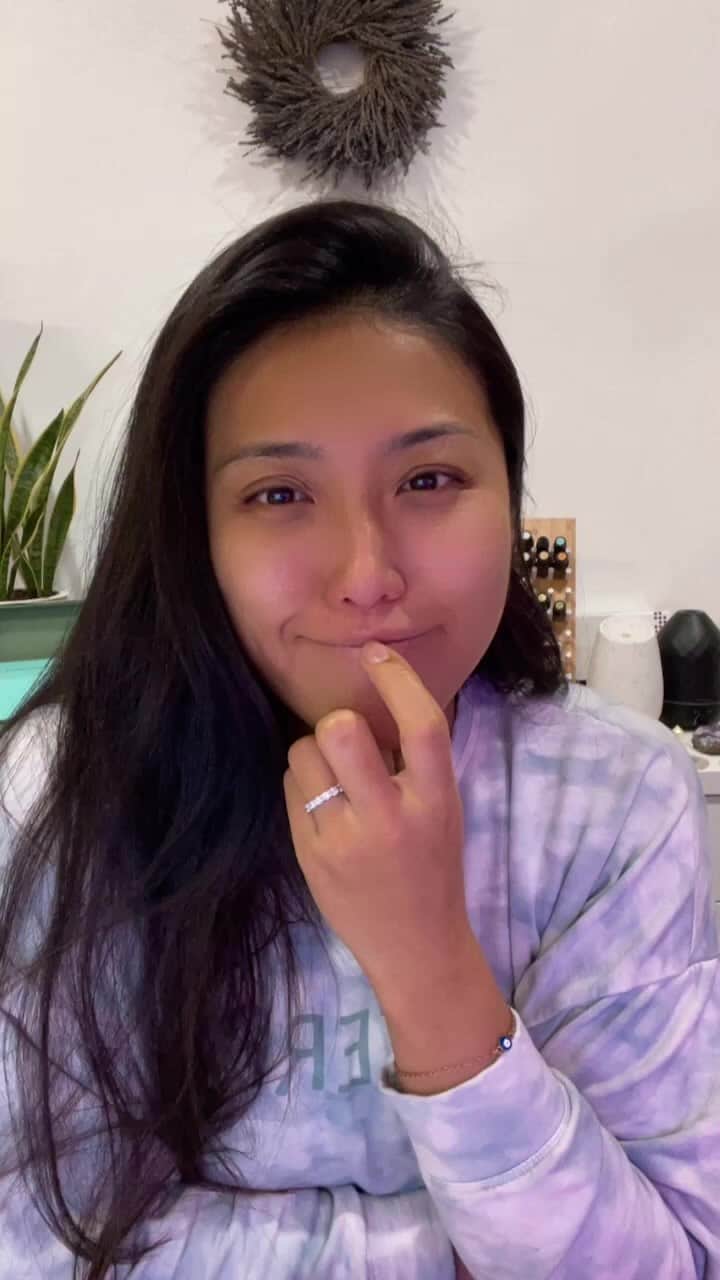 オリビア・タイのインスタグラム：「Find the RETROGRADE oil here: link in bio @irisofthemoon_   Feeling money blocks? Join us for our FREE Virtual Full Moon Meditation Circle next Thursday, November 18th 🌝 - link in my bio @olivia.thai  LINK: http://eventbrite.com/e/full-moon-meditation-circle-w-olivia-thai-iris-of-the-moon-tickets-207737116307/?mc_cid=cccd0368b2&mc_eid=bOd916ded7」