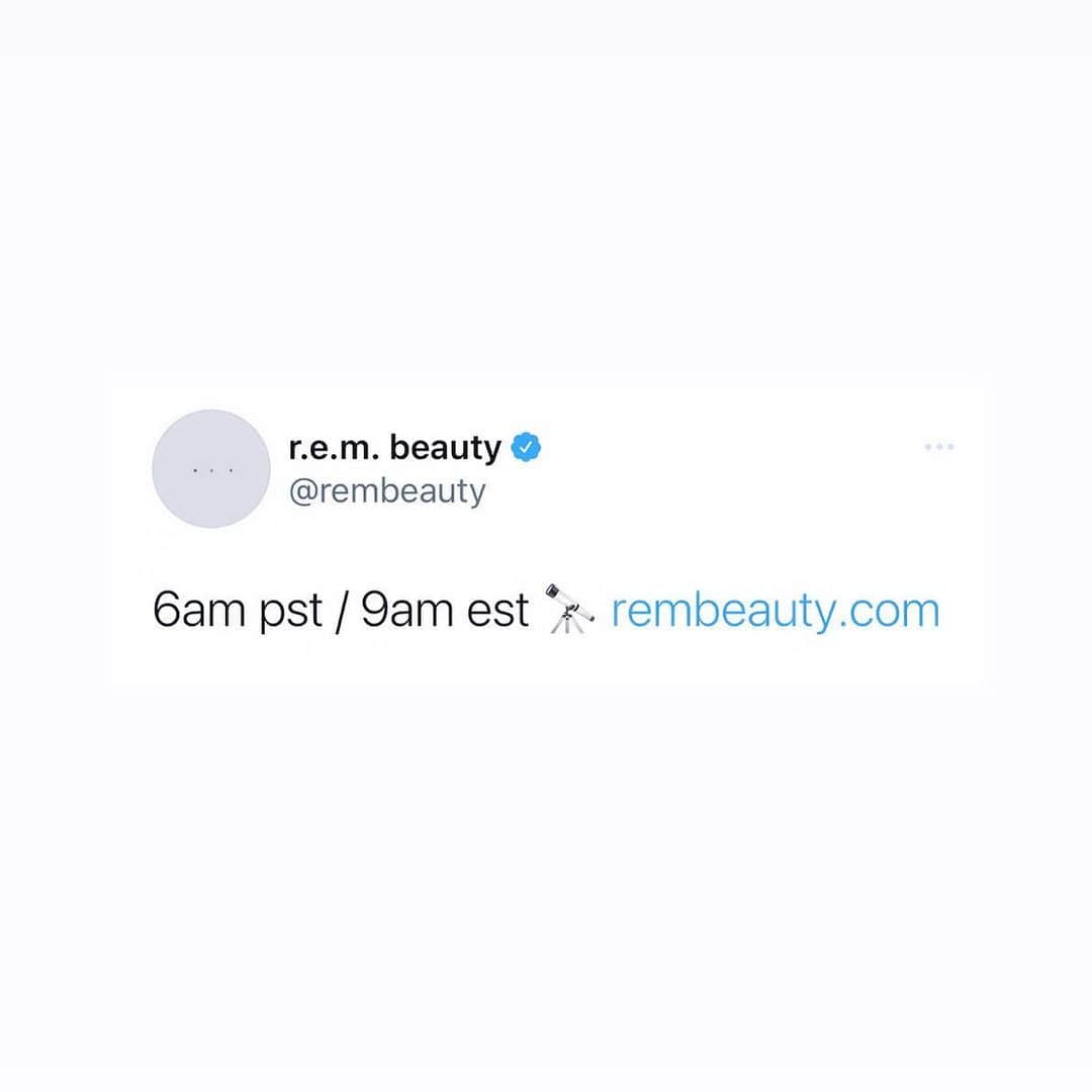 アリアナ・グランデのインスタグラム：「@r.e.m.beauty」