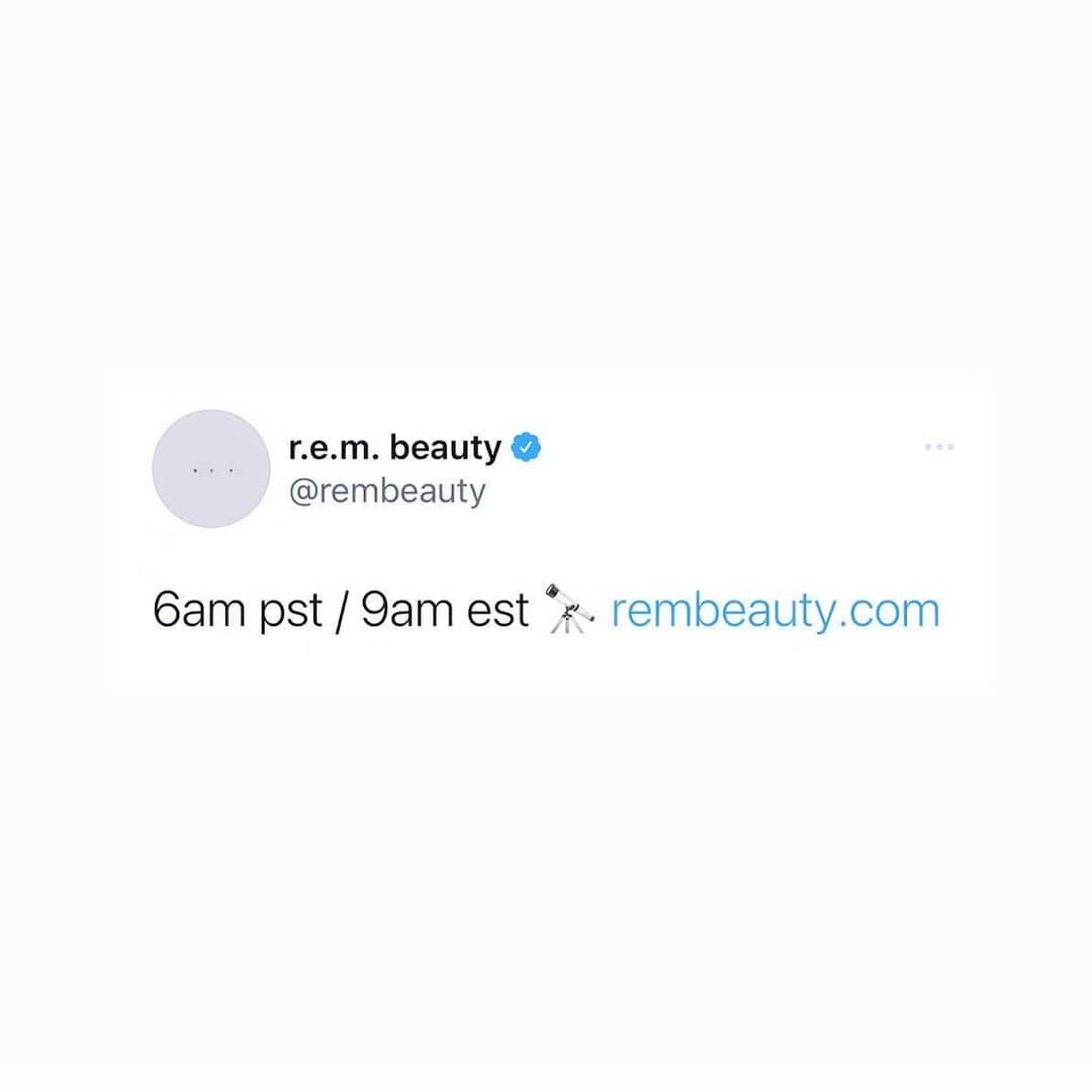 アリアナ・グランデさんのインスタグラム写真 - (アリアナ・グランデInstagram)「@r.e.m.beauty」11月12日 3時56分 - arianagrande