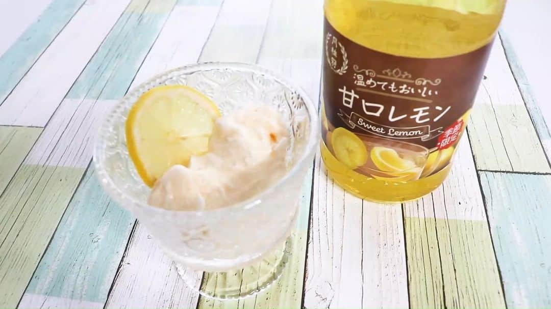 月桂冠のインスタグラム：「🍋レシピ🍋  #温めてもおいしい シリーズ アレンジレシピのご紹介🍳  #甘口レモン × バニラアイス ￣￣￣￣￣￣￣￣￣￣￣￣￣￣￣￣ アフォガート風にして大人の爽やかバニラアイスに🍨✨  #ホットリキュールアレンジ #月桂冠 #アフォガート  ━━━━━━━━━━━━ 話題商品が当たる🌈 #ホットリキュールアレンジ 投稿 #キャンペーン実施中 ━━━━━━━━━━━━  ❶月桂冠公式Twitterアカウント(@gekkeikansake)をフォロー ❷#月桂冠 #温めてもおいしい を使ったレシピと画像を #ホットリキュールアレンジ をつけて投稿  詳しくはこちら↓ https://www.gekkeikan.co.jp/company/news/detail/235/ ※本キャンペーンはTwitterキャンペーンとなります。Facebook・Instagramでのご応募は対象外となりますのでご了承いただきますようお願いいたします。  #ホットリキュールアレンジ #月桂冠 #温めてもおいしい #日本酒 #日本酒リキュール #日本酒好きな人と繋がりたい #instasake #ぽん酒タグラム」