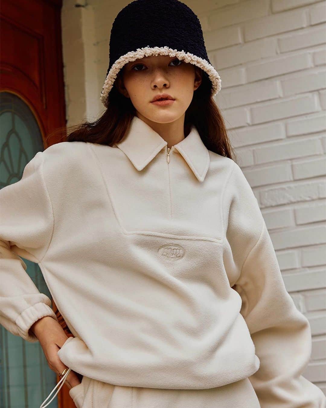 imvelyジャパンのインスタグラム：「🥀❄️ 12:00 Today’s update items 🔜 NEW 5% OFF 🔍  ラブミーモアのセカンドドロップがついに大公開～👏🏻  ウィンターシーズンにぴったりな ふんわりとした着心地のカジュアルアイテムで 寒い季節を暖かく快適に過ごしたい方に オススメなアイテムが集まりました😌💕  "You are enough.”  ラブミーモアであなただけの特別さを 素敵に表現してみてください💫  ━－━－━－━－━－━－━－━－━ 詳細はIMVELY公式サイトにてご覧いただけますꪔ̤̮ ♡」