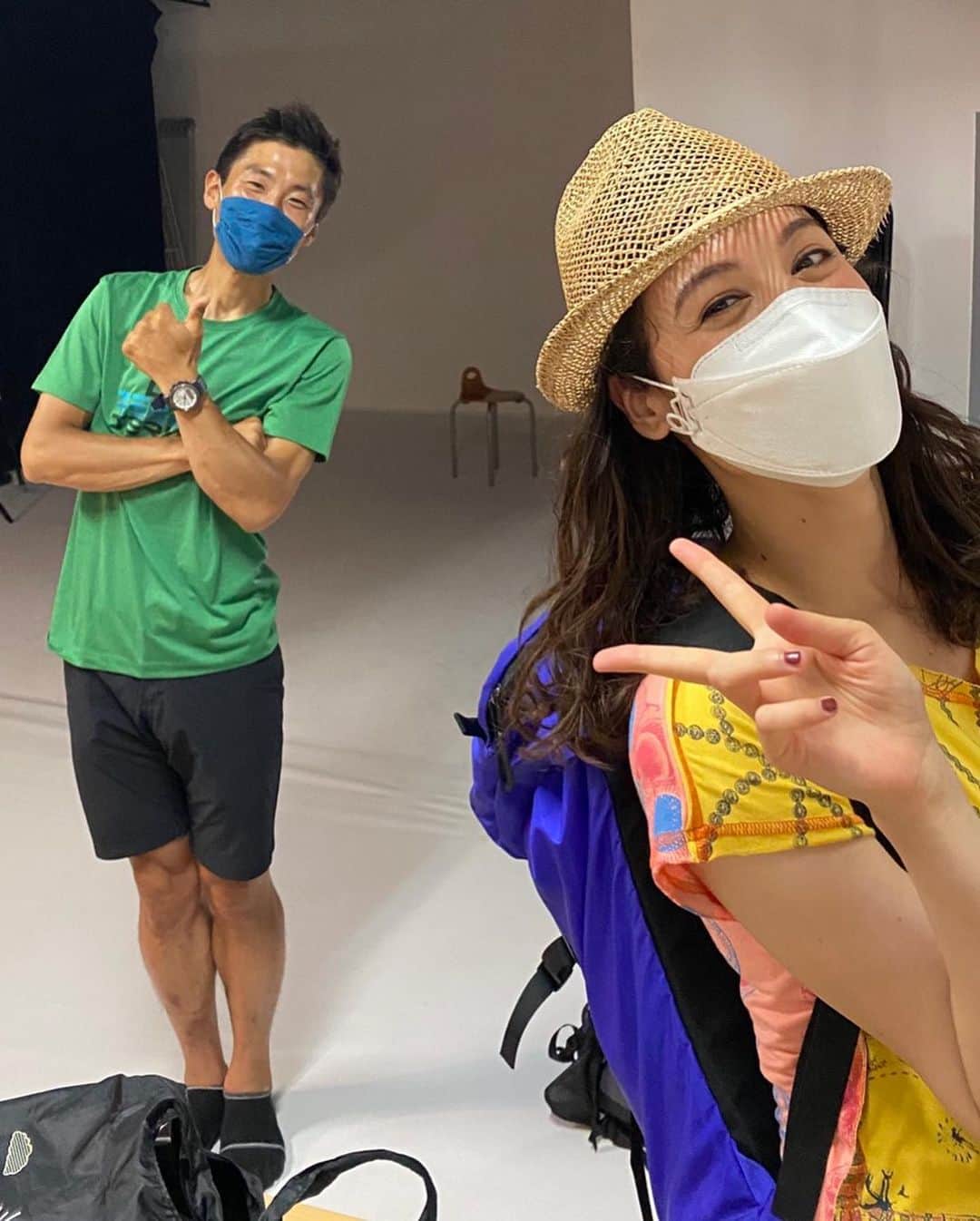 仲川希良のインスタグラム：「新宿西口駅の前〜♩でお馴染みのヨドバシ新宿西口駅前ビル その地下1階＆地下2階に石井スポーツ ヨドバシ新宿西口店がオープンします！ ・ これに伴い11月20日に中島健郎さんとトークショーをさせていただくことになりました 同い年ですが山との向き合い方は全然違う2人でどんなお話しができるでしょうか……？ ・ ご参加の皆さんと一緒に楽しいひとときを過ごせたらいいなと思っています ぜひご応募ください！ ・ ・ 中島健郎・仲川希良ミニトークショー 11月20日（土） 14:30〜16:00 ・ 【申し込み方法】 石井スポーツ広報 @official_ishiisports のプロフィール欄のURLからHPへ トップバナーの「ヨドバシ新宿西口店」をクリック 下へスクロールをして行くと申し込みが出来ます ・ ・ 写真は昨年スタジオでのファッション撮影(!)でご一緒したときのもの ヘアメイクさんが一生懸命何をしてるのかと思ったら コロナ禍で少々薄れてしまった健郎さんのサングラス焼けを再現していたのでした笑 ・ ・ #⛰ #登山 #トレッキング #ハイキング #山旅 #家族登山 #ヨドバシ新宿西口店 #石井スポーツ #中島健郎 さん @kenro_nakajima」