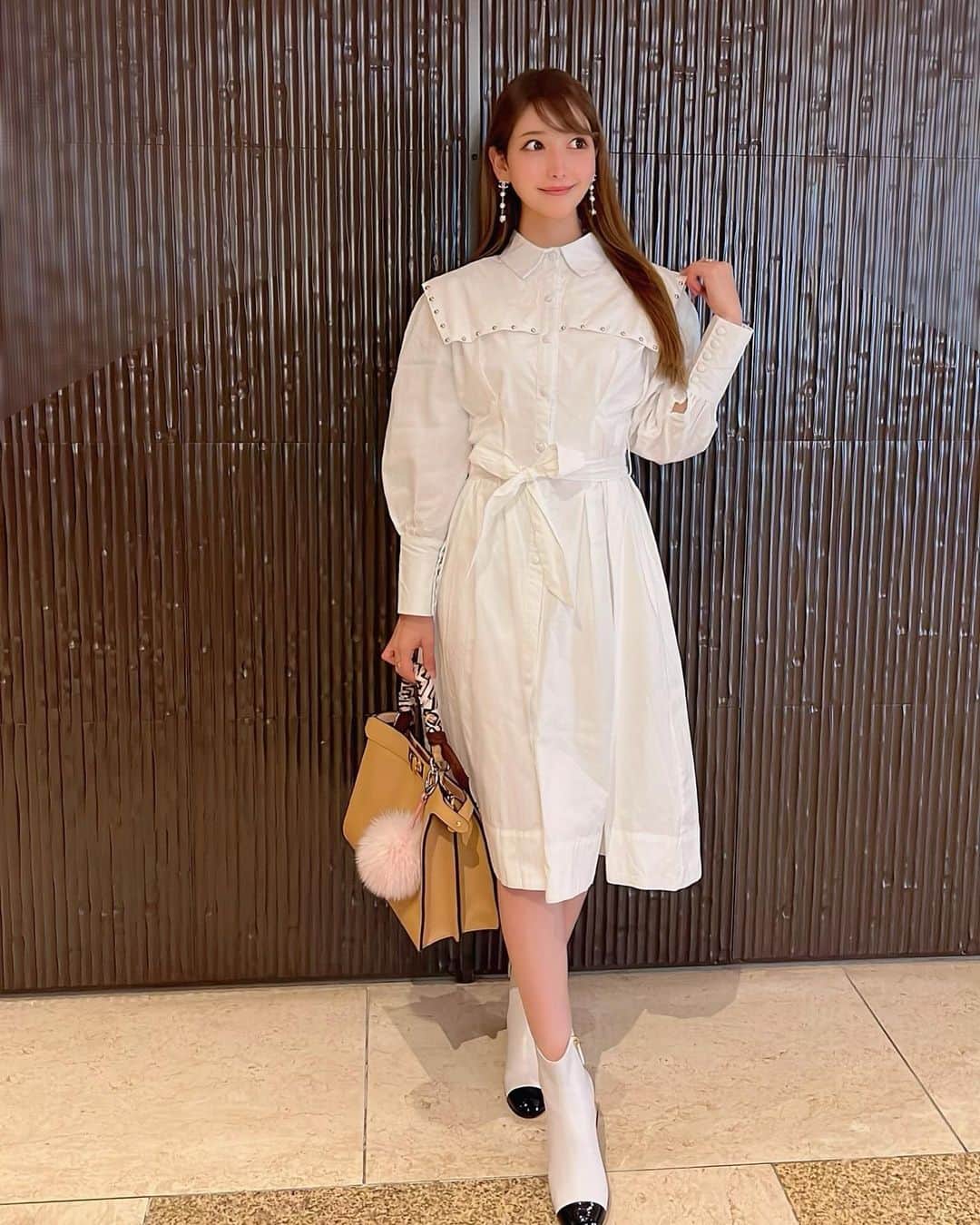 MAYUさんのインスタグラム写真 - (MAYUInstagram)「今週もお疲れ様でした☺️🤍 . 昨日は蟹食べたんだ〜🦀 蟹味噌だいすき〜❣️❣️ この時期は美味しいものが多いから太る😋✨ . シャツワンピースは @saddemo_official さんのものだよ☺️ 胸元のデザインがかわいい🤍 . #ワンピース#白シャツ#シャツワンピース#きた福#蟹#ディナー#ゴルフ女子#ゴルフ#ゴルフ好き#ゴルフ好きな人と繋がりたい#ゴルフ女子と繋がりたい#saddemo#onepiece#fashion#ootd#dinner#japan#japanesegirl」11月12日 18時49分 - mayu.kina_golf