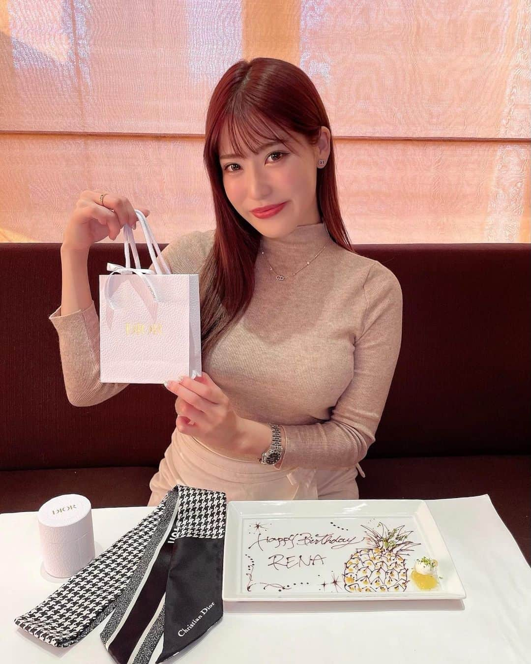 RENAさんのインスタグラム写真 - (RENAInstagram)「みんな 🎁のセンスが良すぎて 本当にびっくり🥲💗💗  年に一度の誕生日🎂✨  たくさんの幸せを ありがとうございます🥰🍁 ・ #サイバージャパン #cjd_rena #cyberjapan #れなパイン 🍍」11月12日 12時35分 - rei_burlesque