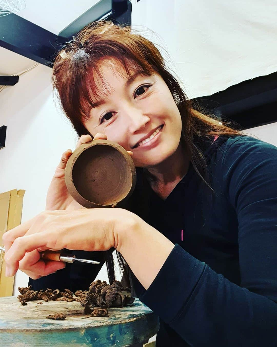 井上晴美さんのインスタグラム写真 - (井上晴美Instagram)「あなあけてる  #つくるのだ #ceramic #pottery  #作業中  #工房 #ひたすら  #まっしぐら #まだまだ  #人生これから」11月12日 13時37分 - harumi_inoue_