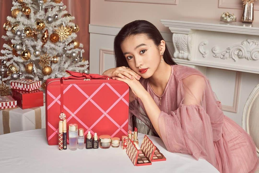 kokiさんのインスタグラム写真 - (kokiInstagram)「#esteelauder @esteelauder @esteelauderjapan   5種類のホリデー セット✨ プレゼントにピッタリなコレクションです! どれを誰にプレゼントするか、考えるだけでもワクワクします🥰  Thank you to the team ❤️  photo by YOSHIYUKI NAGATOMO from ELLE DIGITAL Make up by @rieshiraishi1220  Stylish @ryokkissie」11月12日 14時23分 - koki