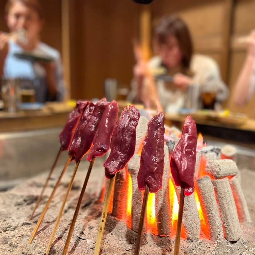 市原彩花さんのインスタグラム写真 - (市原彩花Instagram)「岐阜県「柳家」🍁  ジビエ料理の最高峰を食べに女子8人でグルメ遠征してきたよ😋  憧れの柳家に行けて大感激🥺✨ 鮎、鹿、熊、猪、、大好きなジビエをお腹いっぱい食べたよ🥰 〆のお出汁でのばしたトロロ麦飯は、美味し過ぎておかわり🤤 雰囲気も最高で、みんなで来れて良かったな〜としみじみ☺️  友達はみんな元レースクイーンとかモデル仲間✨ 平日の夕方に、食費以上の交通費をかけて岐阜まで集まってくれる友達が7人もいるって幸せだなぁと実感したよ🥺 ありがとう🥺✨  あーちゃんの日本グルメツアーはまだまだ続く…😋🍽  #柳家#yanagiya#岐阜県#ジビエ料理#ジビエ#gibier#モデル#レースクイーン」11月12日 14時51分 - ayaka_ichihara