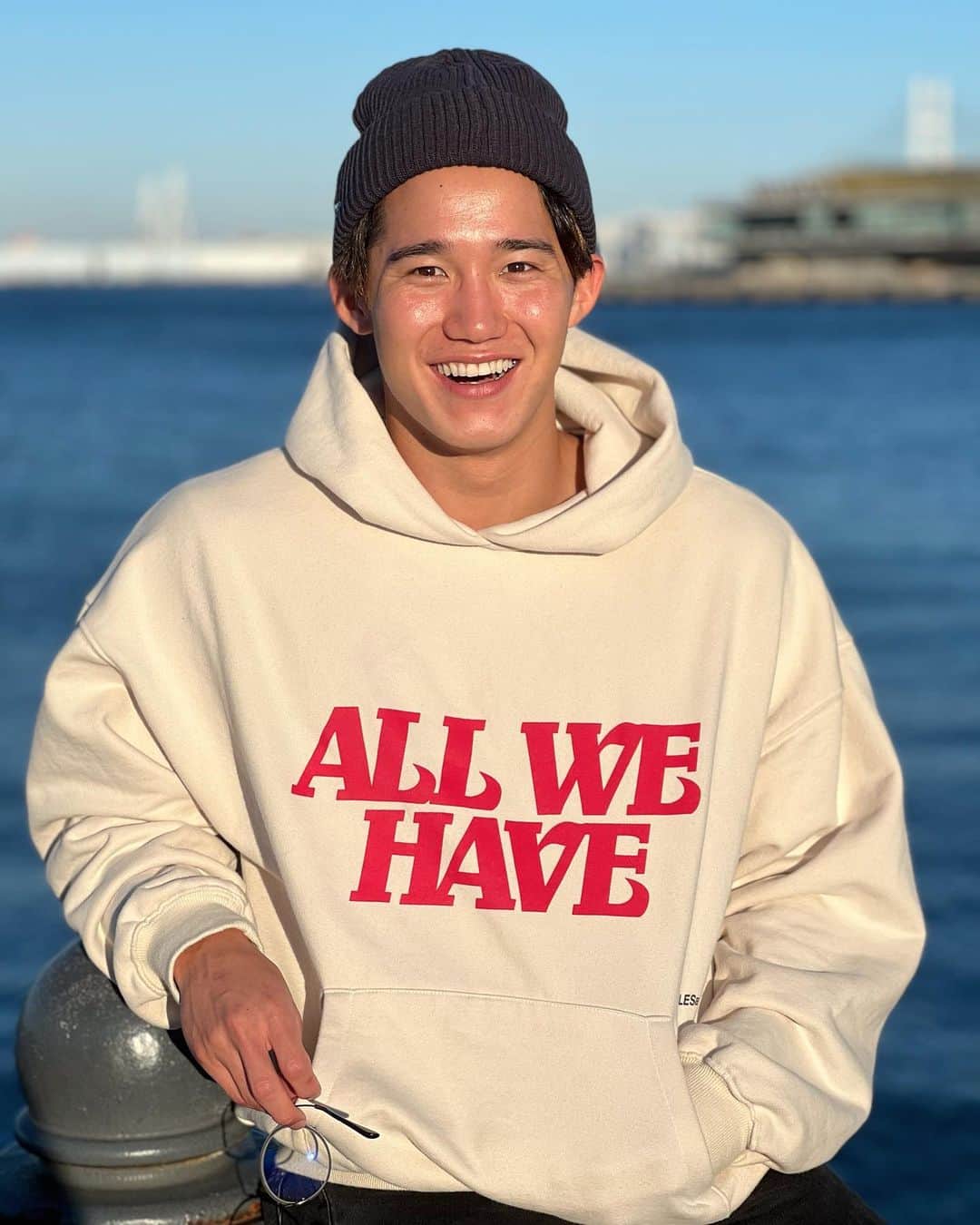 荒井陸のインスタグラム：「Yokohama Blues🎡🌆🌊  神奈川県出身だけど、横浜詳しくない 横浜中華街は、行ったことな…  神奈川出身のやつだいたい友達!!🤝  #iPhone13pro #Yokohama #Kanagawa #fashion #cordinate #marbles」