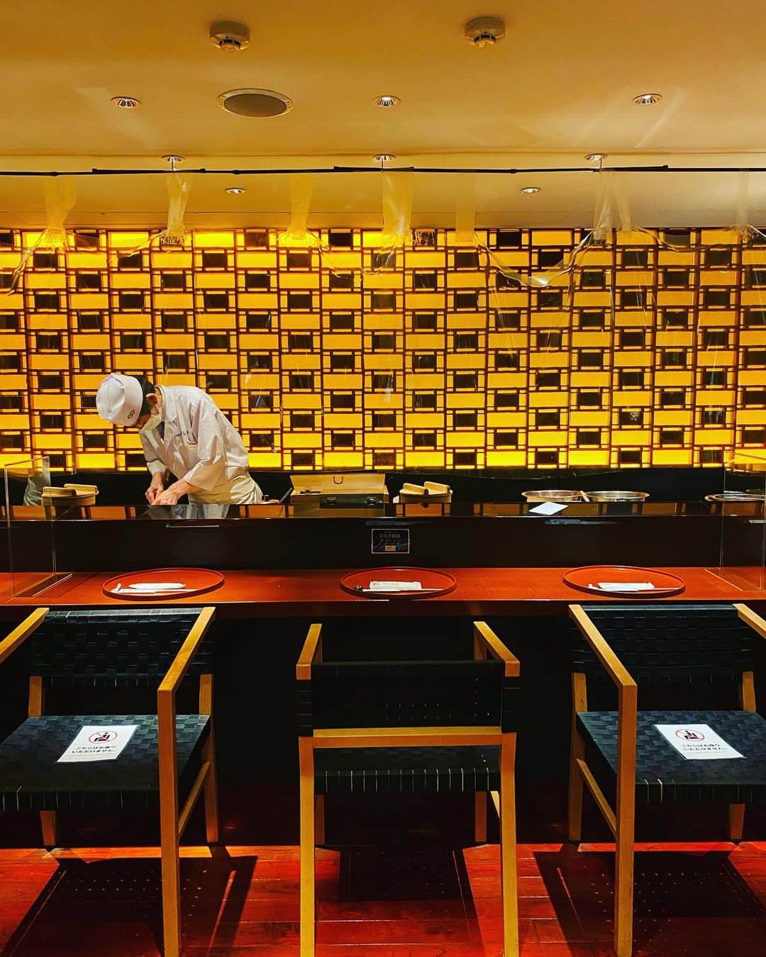 希良梨のインスタグラム：「Lunch meeting 🍣🍵  #寿司 #sushi」