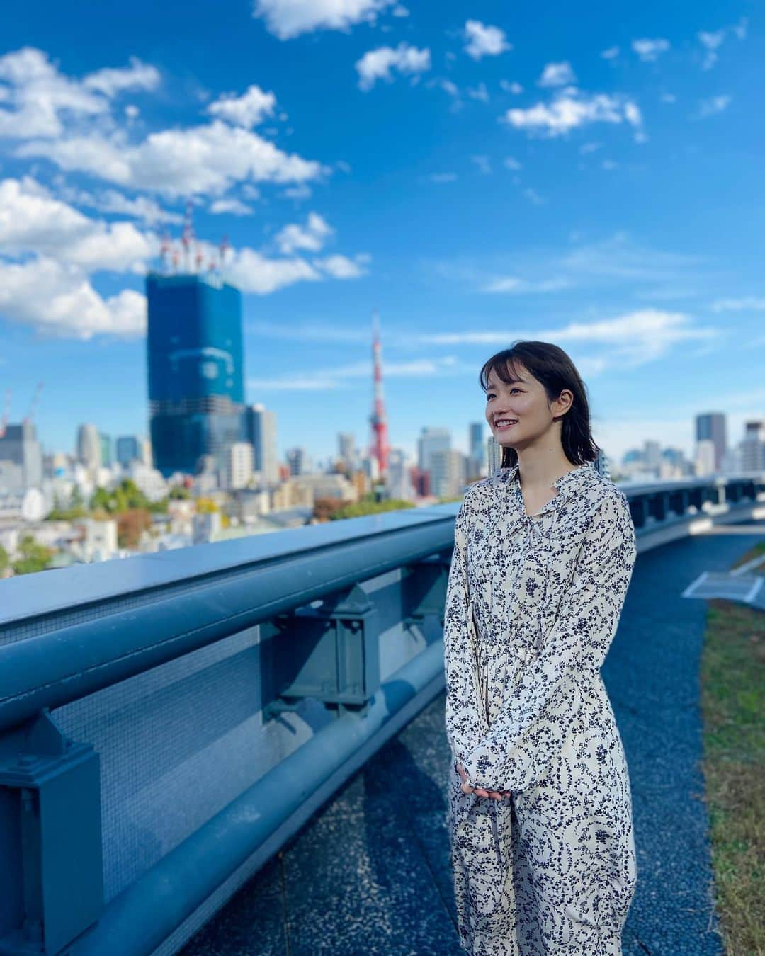 佐藤ちひろさんのインスタグラム写真 - (佐藤ちひろInstagram)「東京はきれいな青空に真っ白な雲！ 今日もいいお天気でしたね😌✨  #晴れ　#☀️ #気持ちいい天気  #☁️ #テレビ朝日　#テレ朝　#ワンピース」11月12日 16時19分 - chihiro.sato_ex