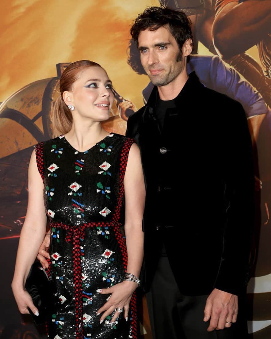 エレナ・サチンのインスタグラム：「Just wait till you see this guy! 🤩」