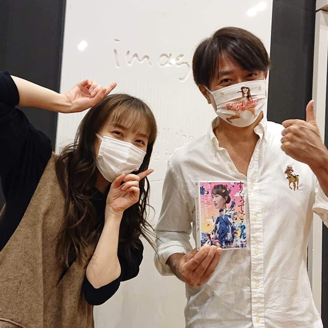 石黒賢のインスタグラム：「📻️ニッポン放送『百田夏菜子とラジオドラマのせかい』  今夜11月12日(金) 24時53分から放送です。 FM93.0  AM1242  収録後、百田さんからマスクとDVDをいただきました！ ありがとうございます。  今夜のラジオドラマも、お楽しみに！ byスタッフ  #ラジオドラマ #ももいろクローバーZ #百田夏菜子 さん #ニッポン放送」